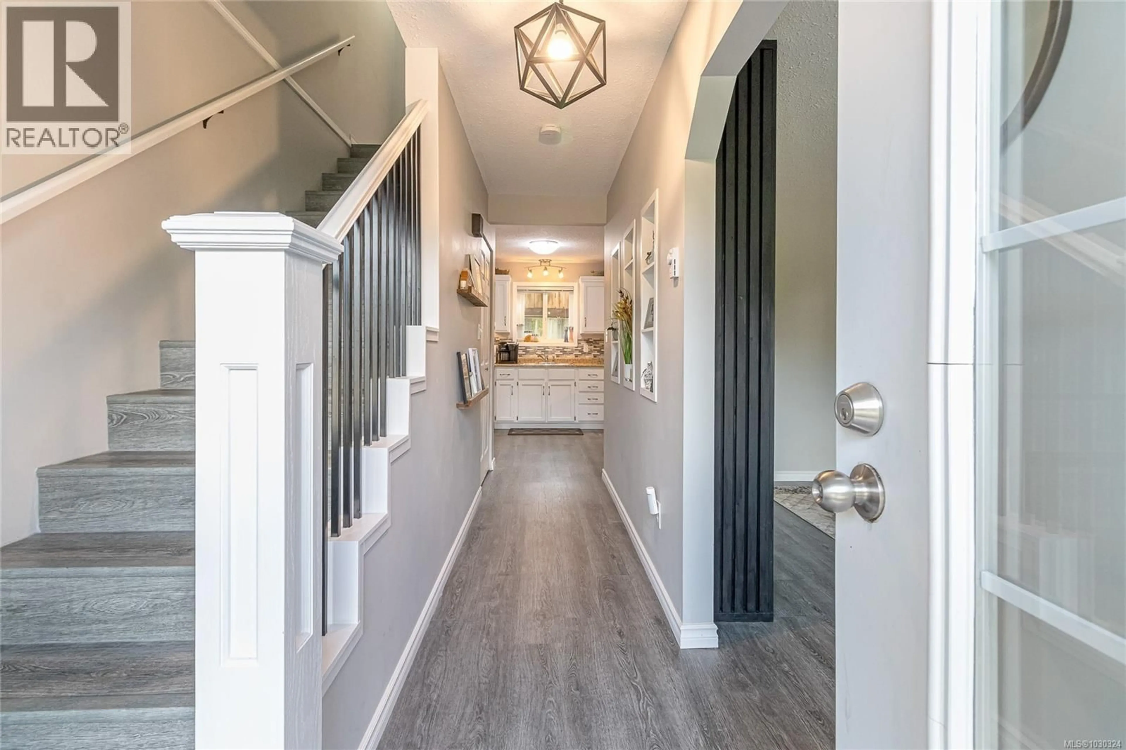 Indoor entryway for 2330 WHITNEY ROAD, Nanaimo British Columbia V9T3S9