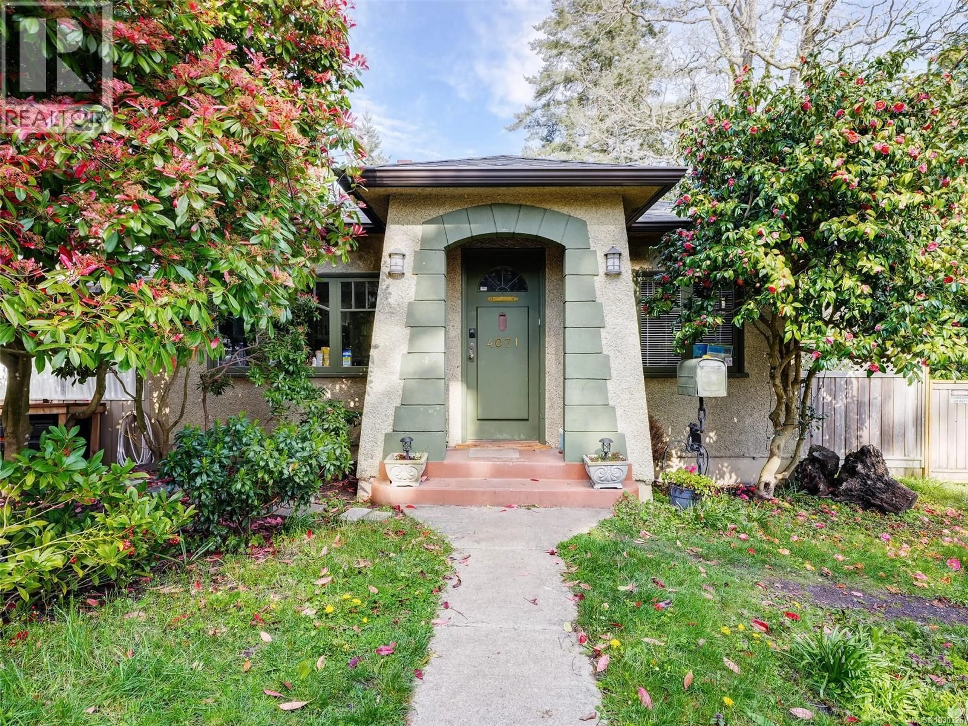 Indoor entryway for 4071 CEDAR HILL ROAD, Saanich British Columbia V8N3C2