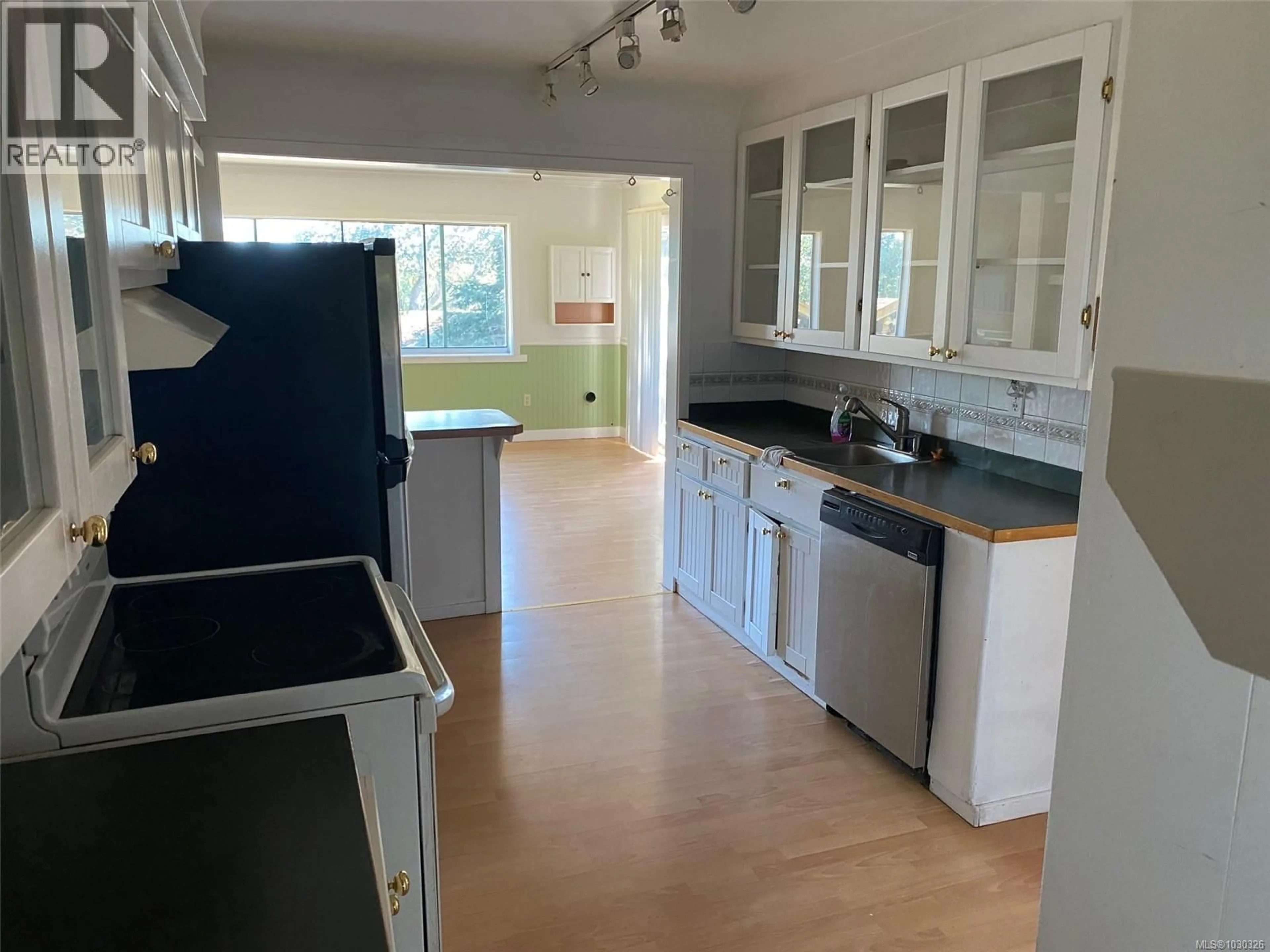 Unknown for 4071 CEDAR HILL ROAD, Saanich British Columbia V8N3C2