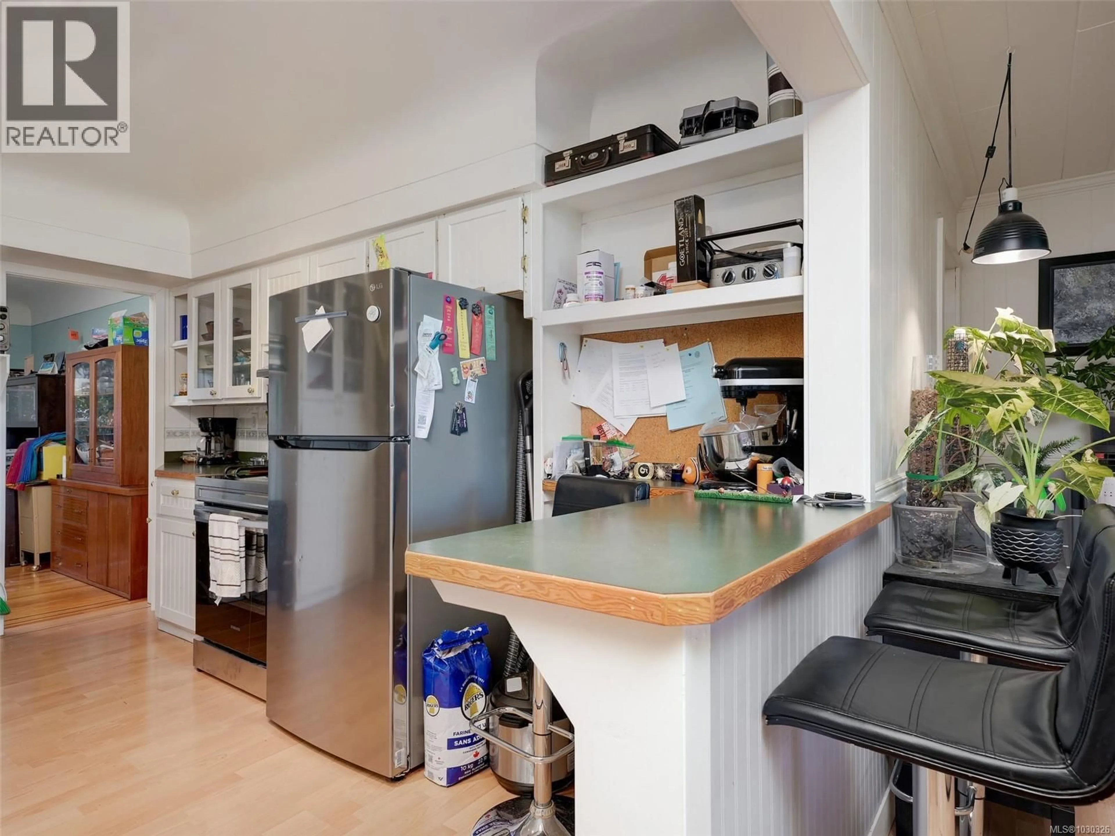 Standard kitchen, unknown for 4071 CEDAR HILL ROAD, Saanich British Columbia V8N3C2