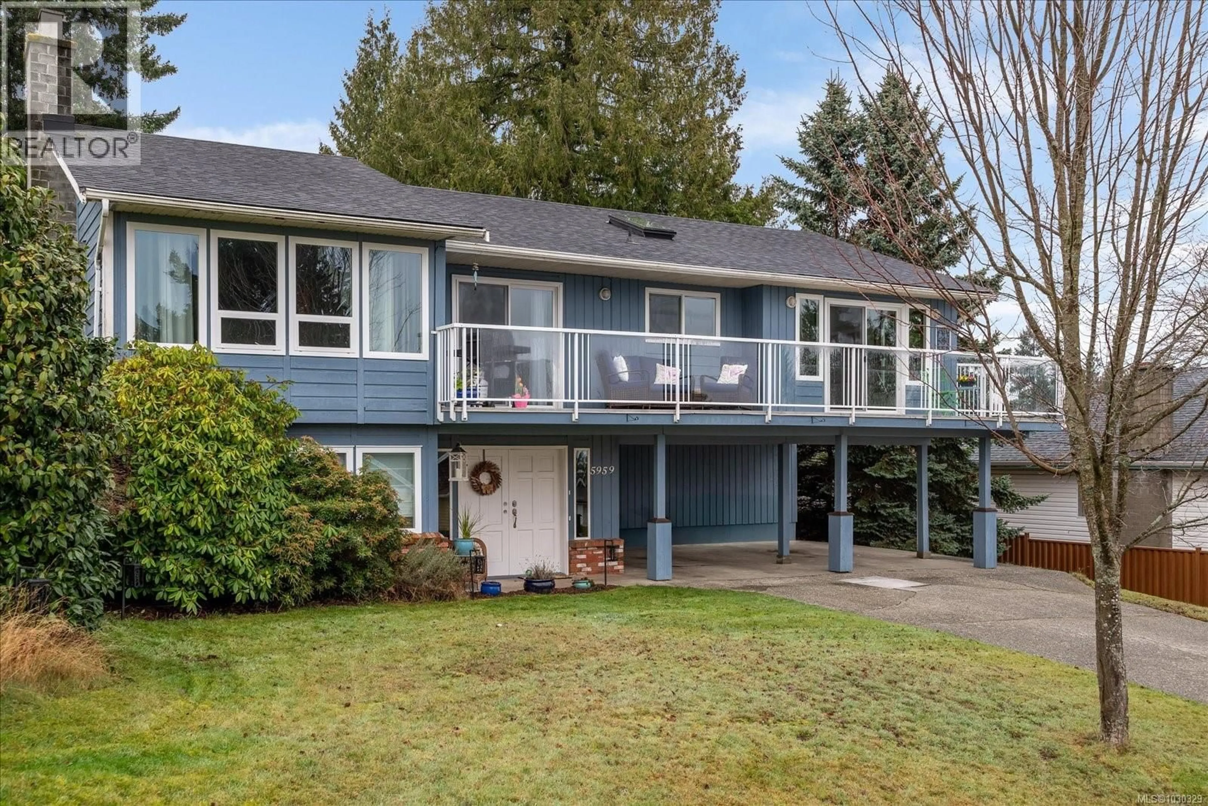 Home with vinyl exterior material, street for 5959 SCHOONER WAY, Nanaimo British Columbia V9V1E8