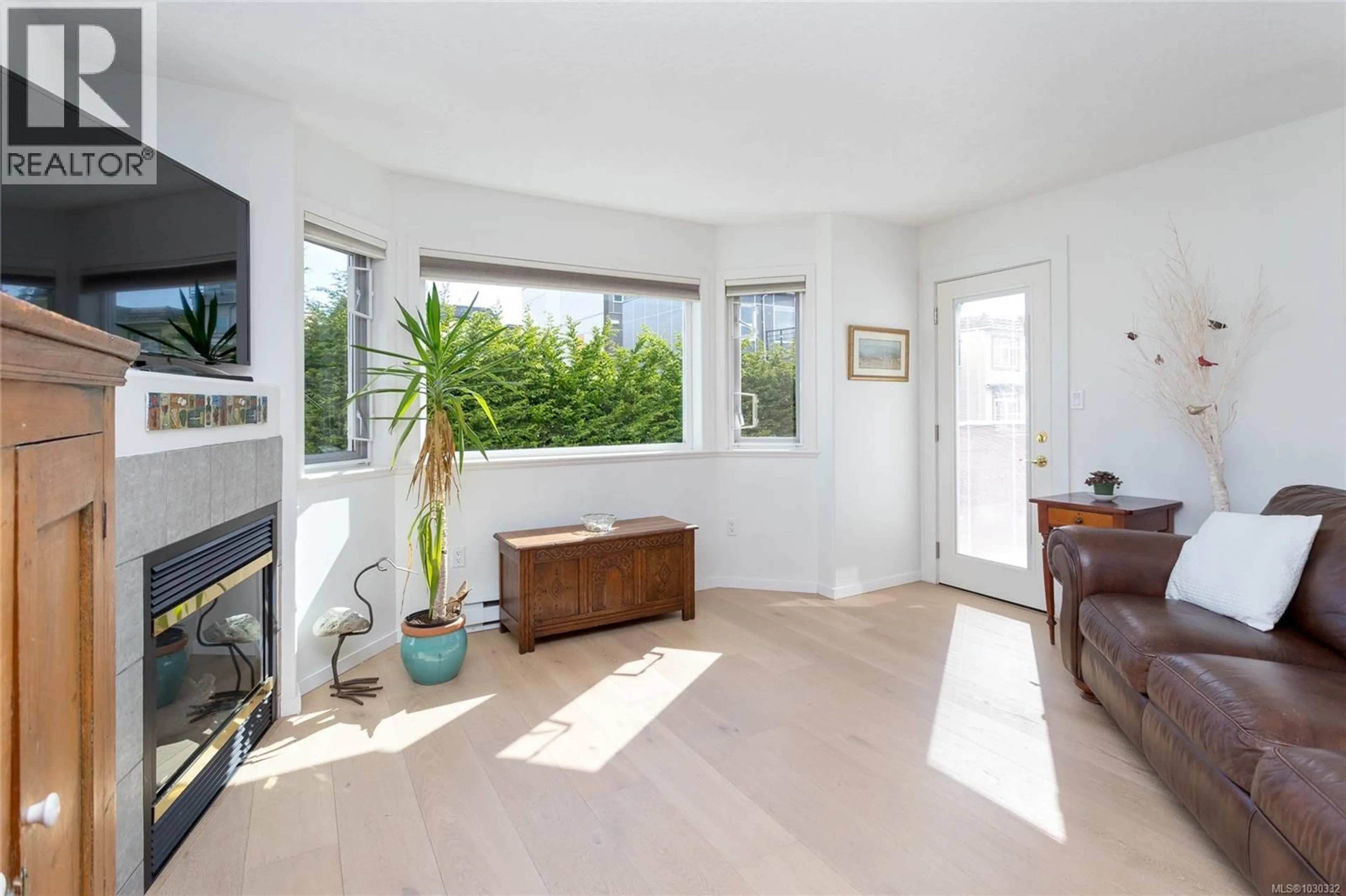 Indoor entryway for 204 - 9725 FOURTH STREET, Sidney British Columbia V8L2Y8