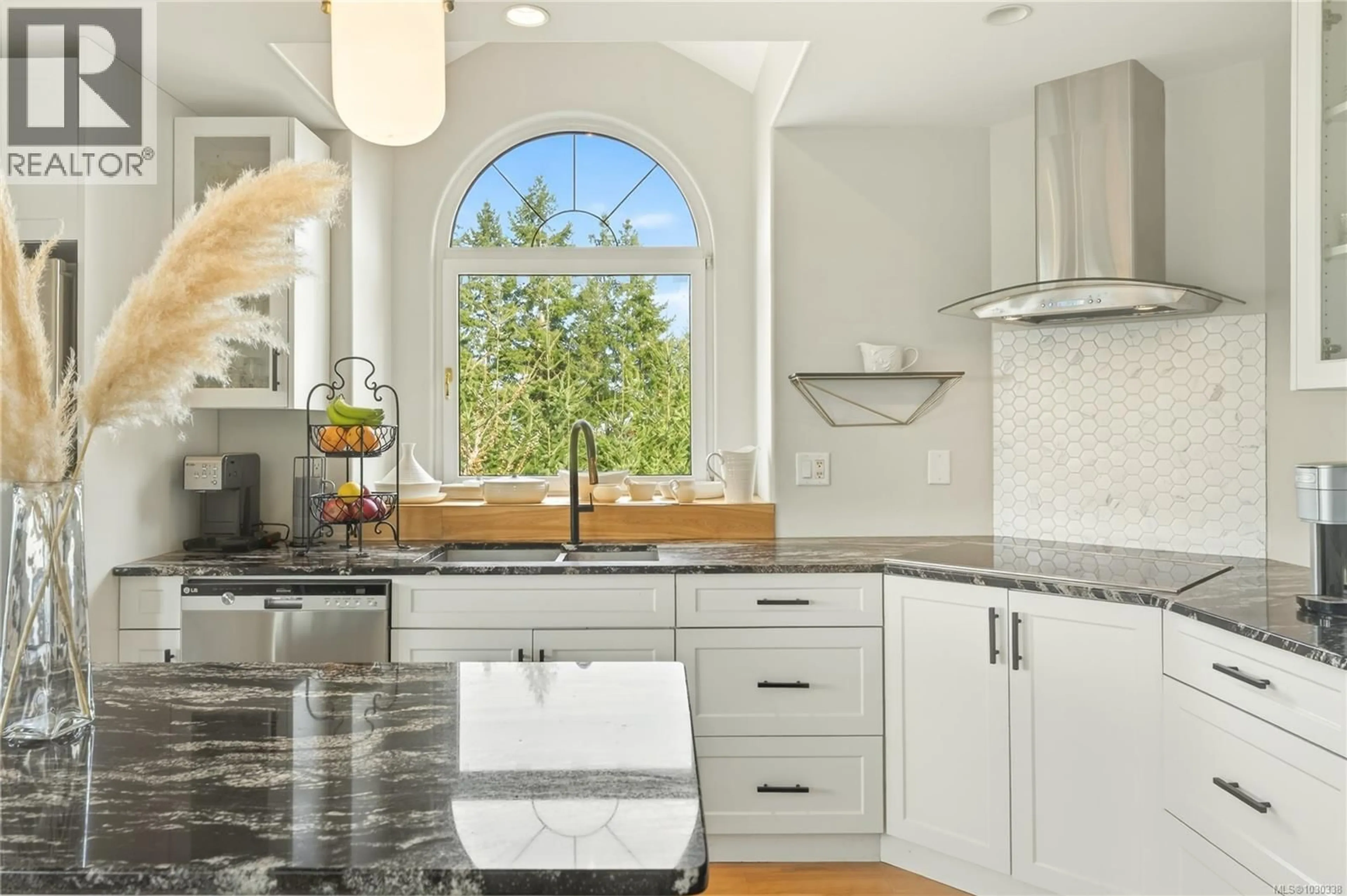 Contemporary kitchen, ceramic/tile floor for 3758 PANORAMA CRESCENT, Chemainus British Columbia V0R1K0