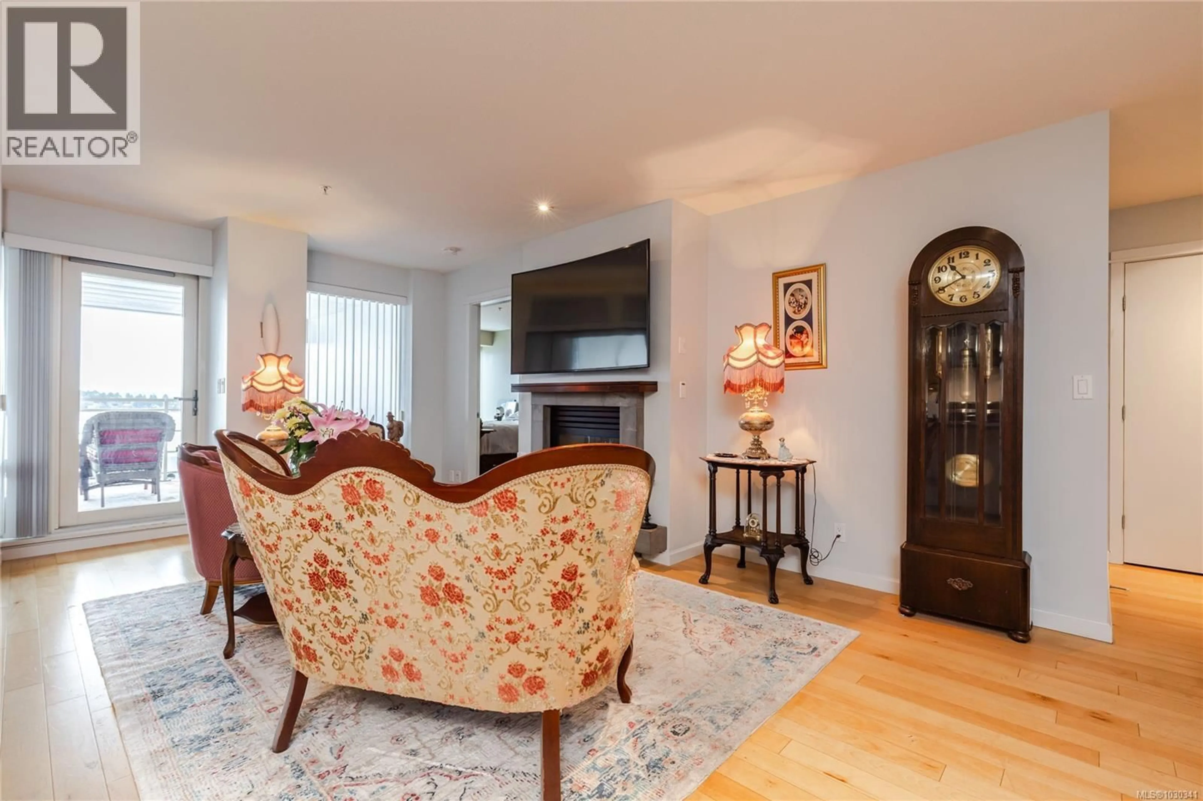 Living room with furniture, unknown for 212 - 38 FRONT STREET, Nanaimo British Columbia V9R0B8