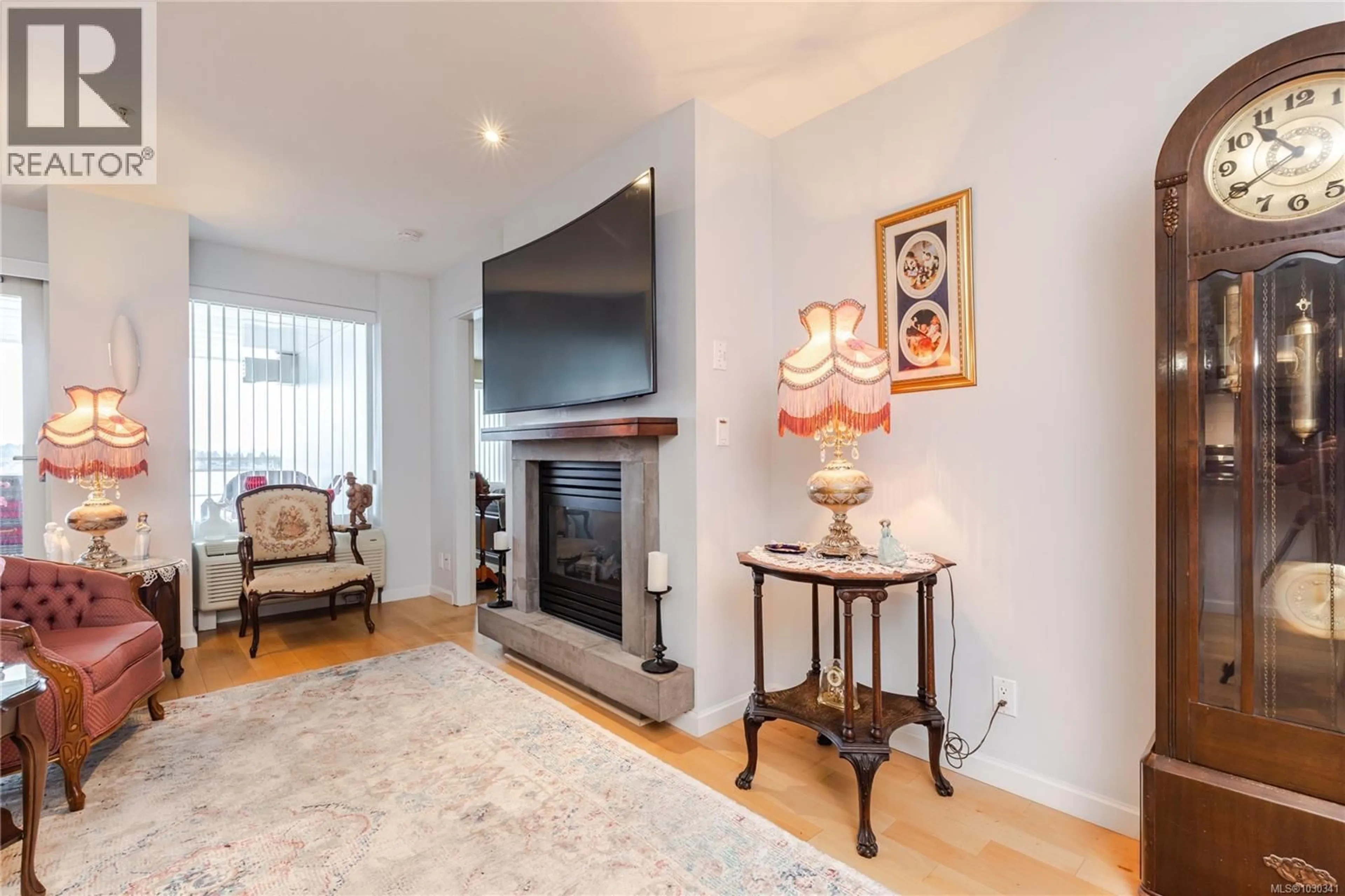 Living room with furniture, unknown for 212 - 38 FRONT STREET, Nanaimo British Columbia V9R0B8