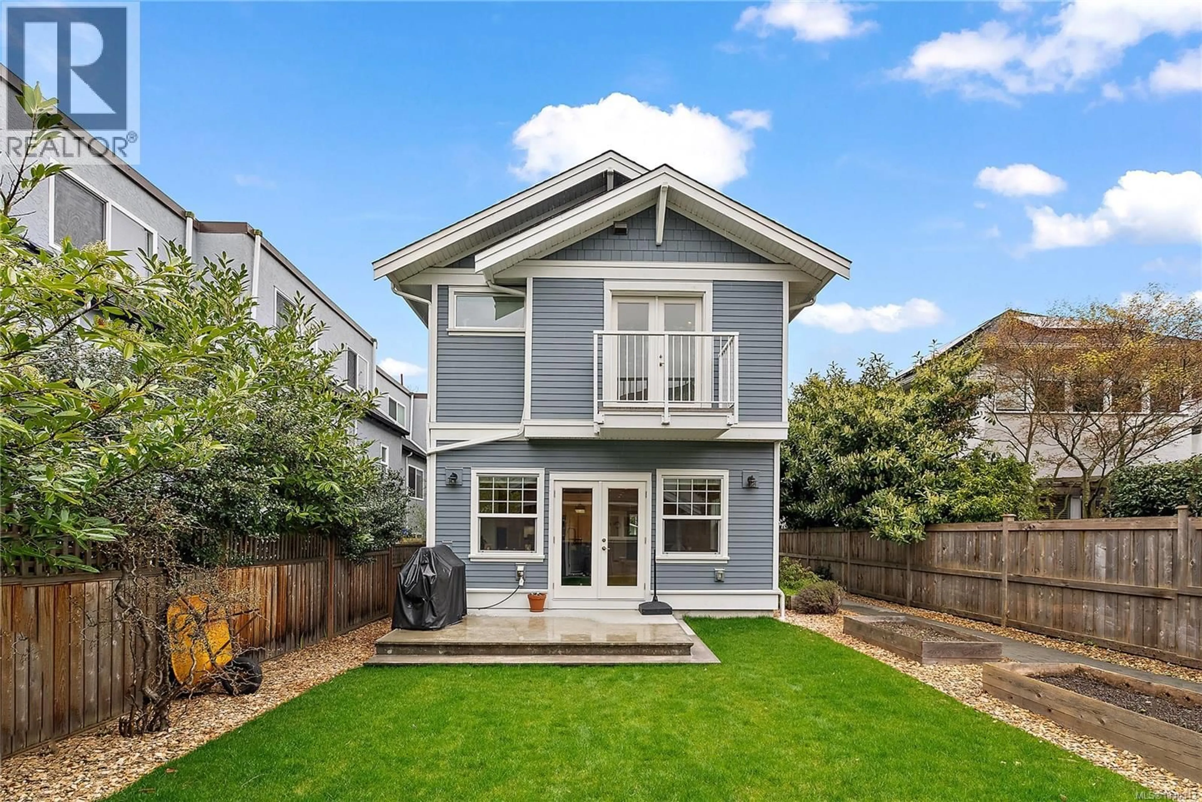 Home with vinyl exterior material, street for 131 LADYSMITH STREET, Victoria British Columbia V8V1J3