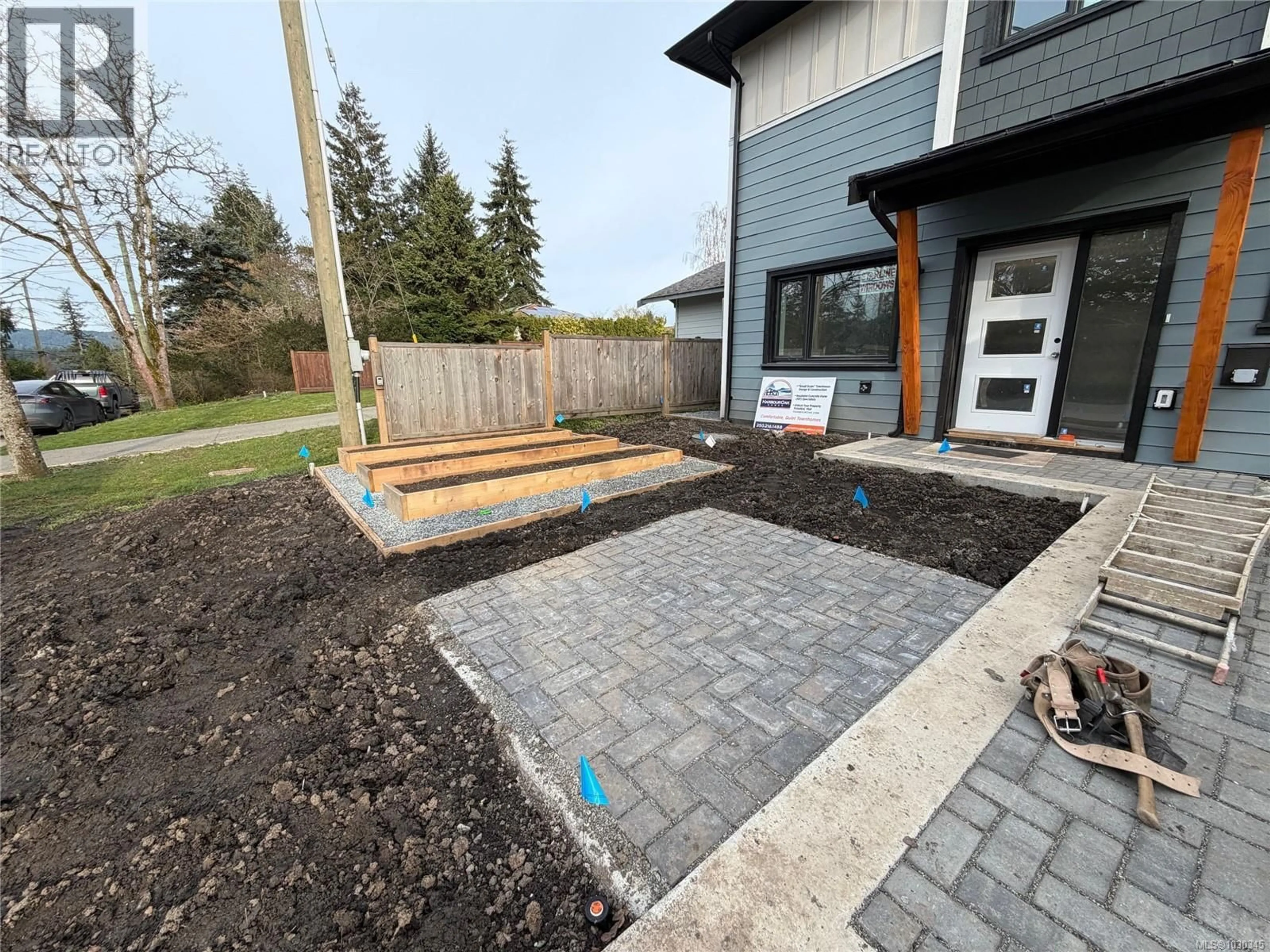 Patio, street for 2 - 1048 CLARKE ROAD, Central Saanich British Columbia V8M1C7