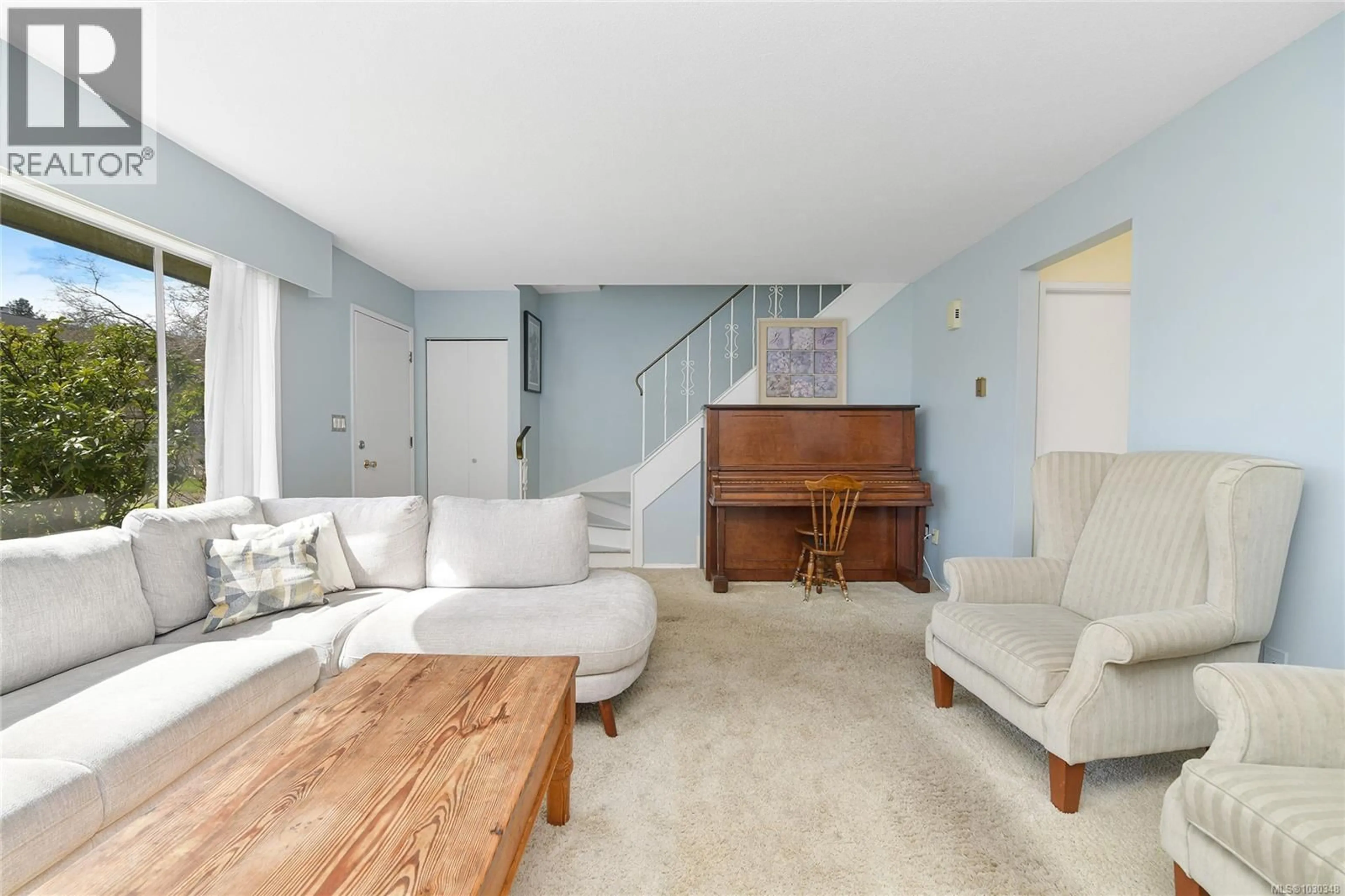 Living room with furniture, unknown for 1716 ASHDALE PLACE, Saanich British Columbia V8N1N9