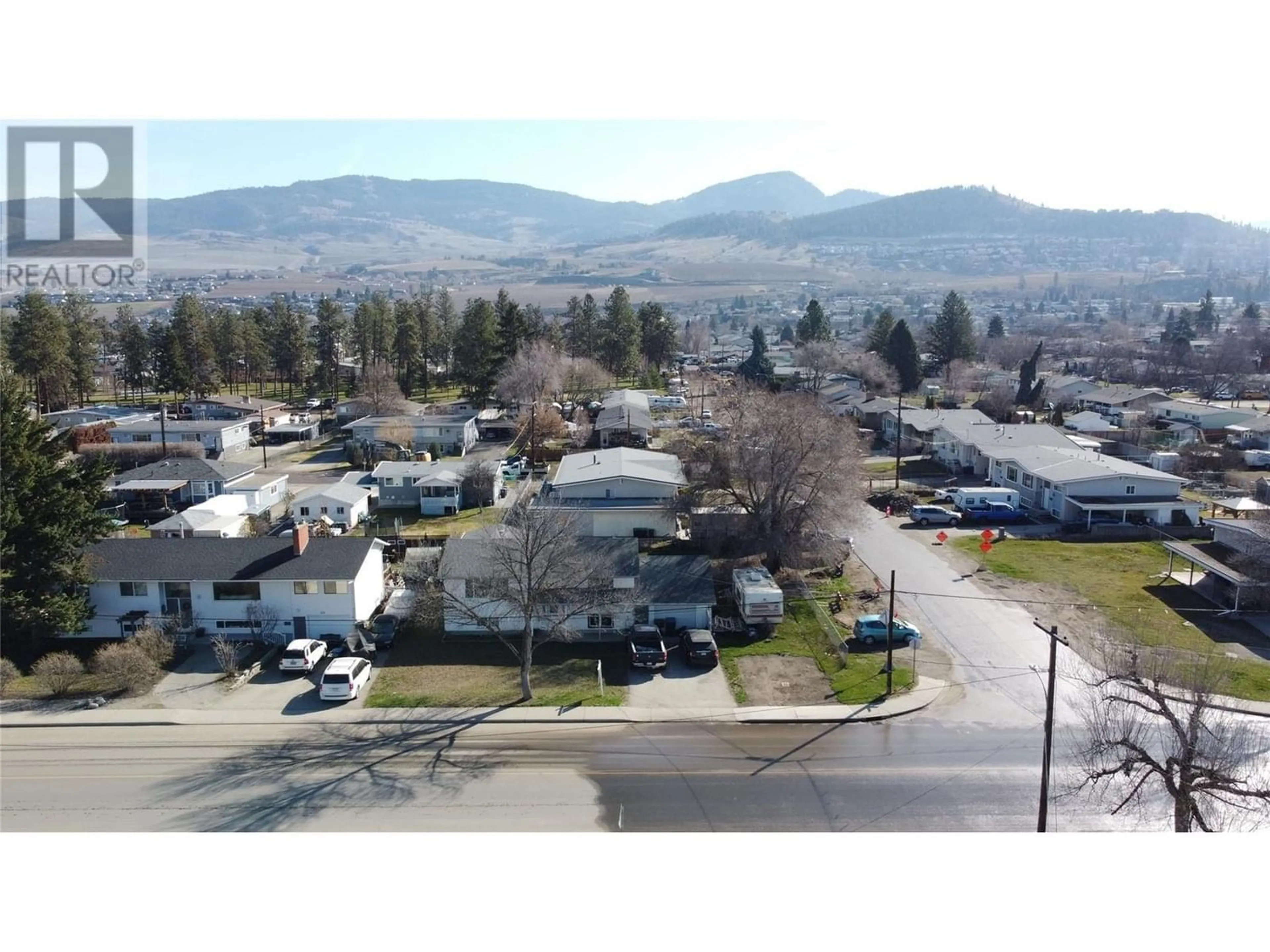 Frontside or backside of a home for 325 Dougall Road S, Kelowna British Columbia V1X3J5