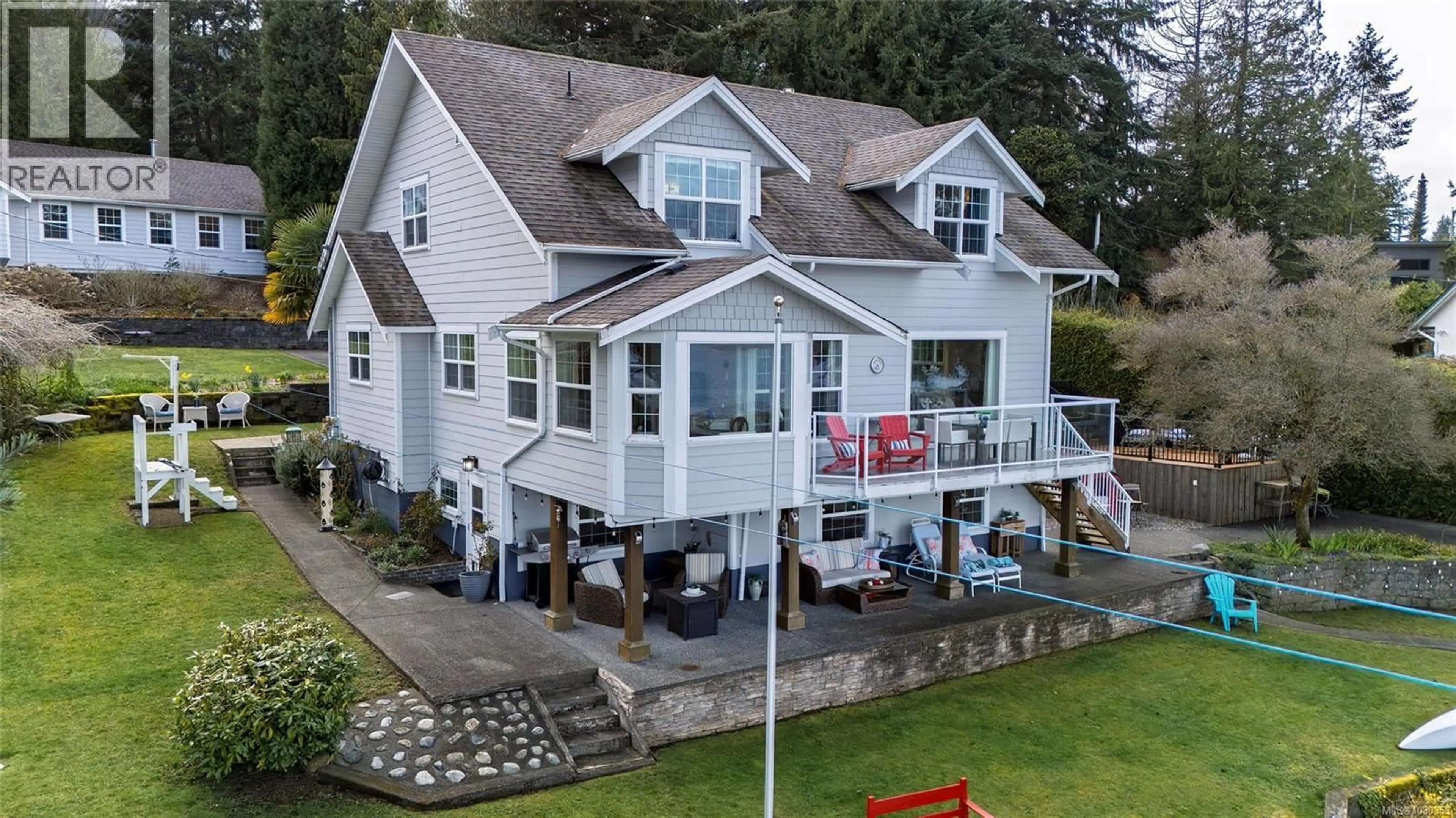 A pic from outside/outdoor area/front of a property/back of a property/a pic from drone, water/lake/river/ocean view for 319 CHEMAINUS ROAD, Ladysmith British Columbia V9G1X9
