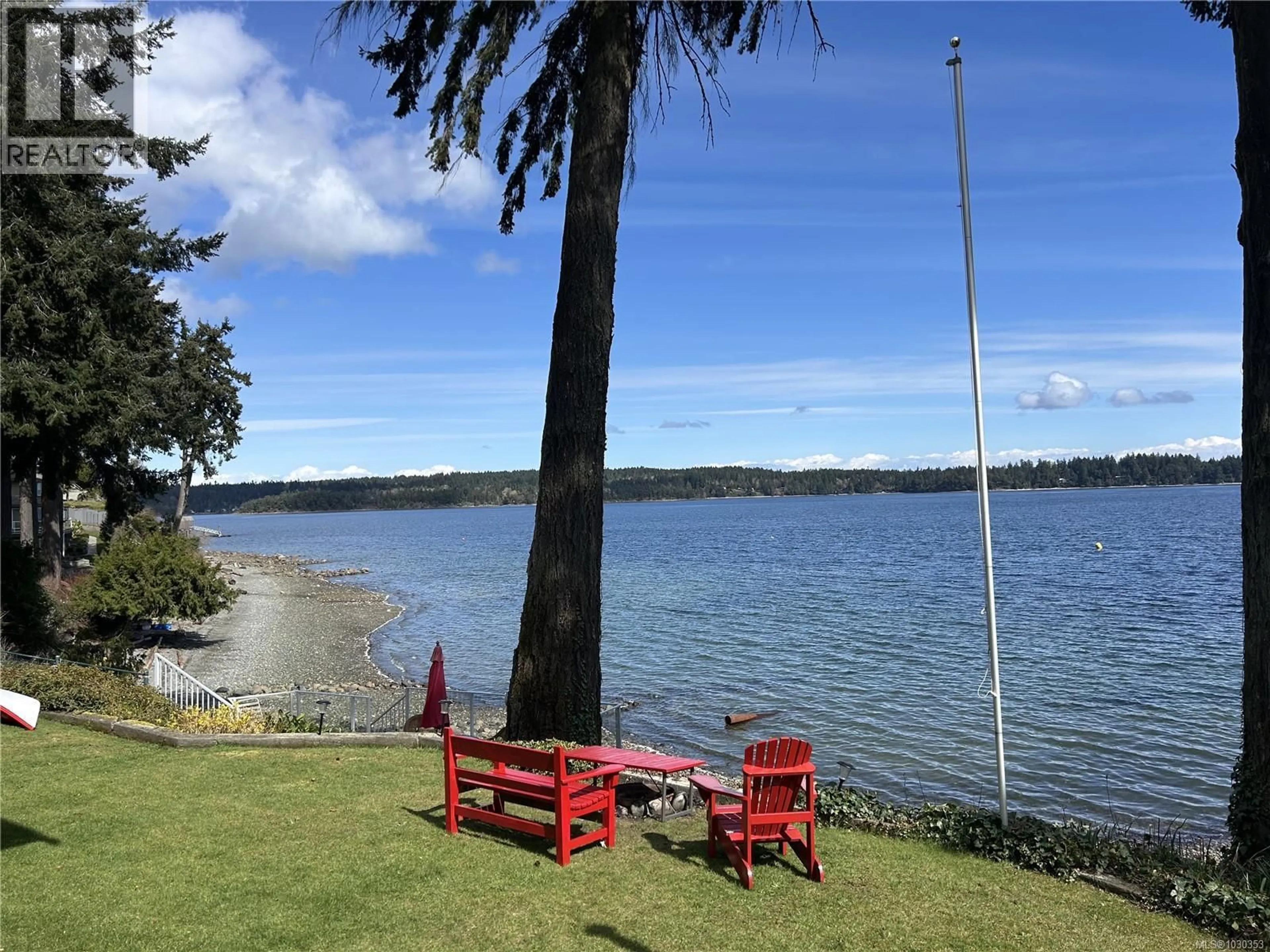 Patio, water/lake/river/ocean view for 319 CHEMAINUS ROAD, Ladysmith British Columbia V9G1X9