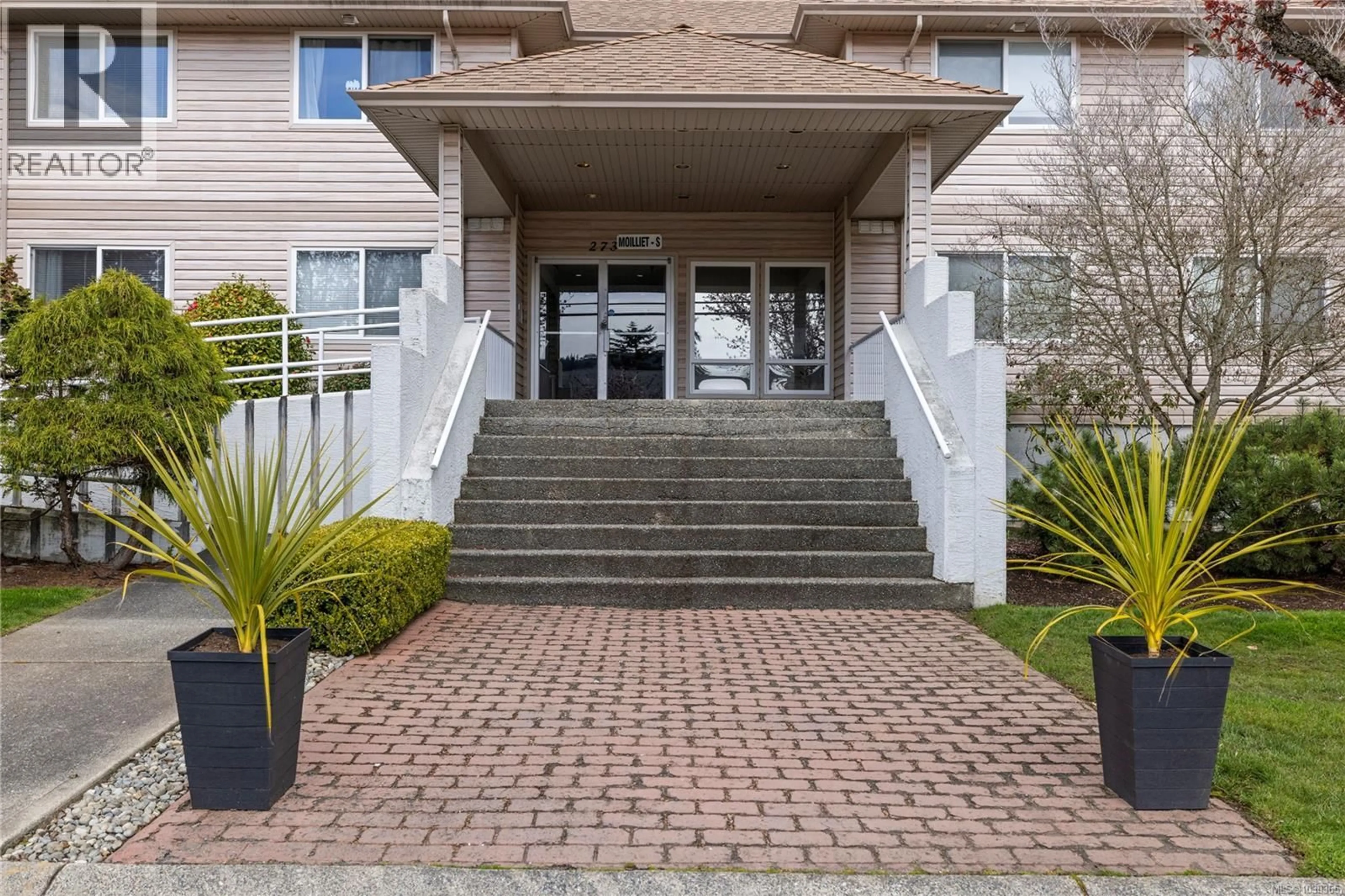 Indoor foyer for 207 - 273 MOILLIET STREET SOUTH, Parksville British Columbia V9P1M9