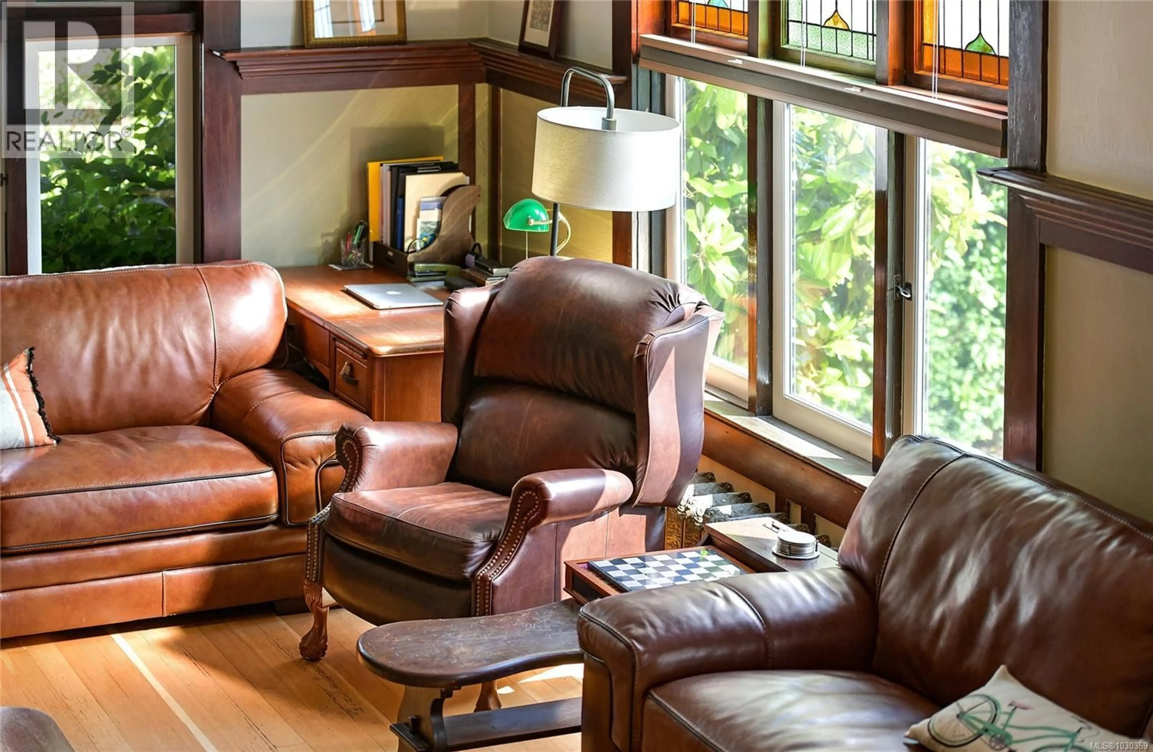 Living room with furniture, wood/laminate floor for 566 GORGE ROAD WEST, Saanich British Columbia V9A1N4