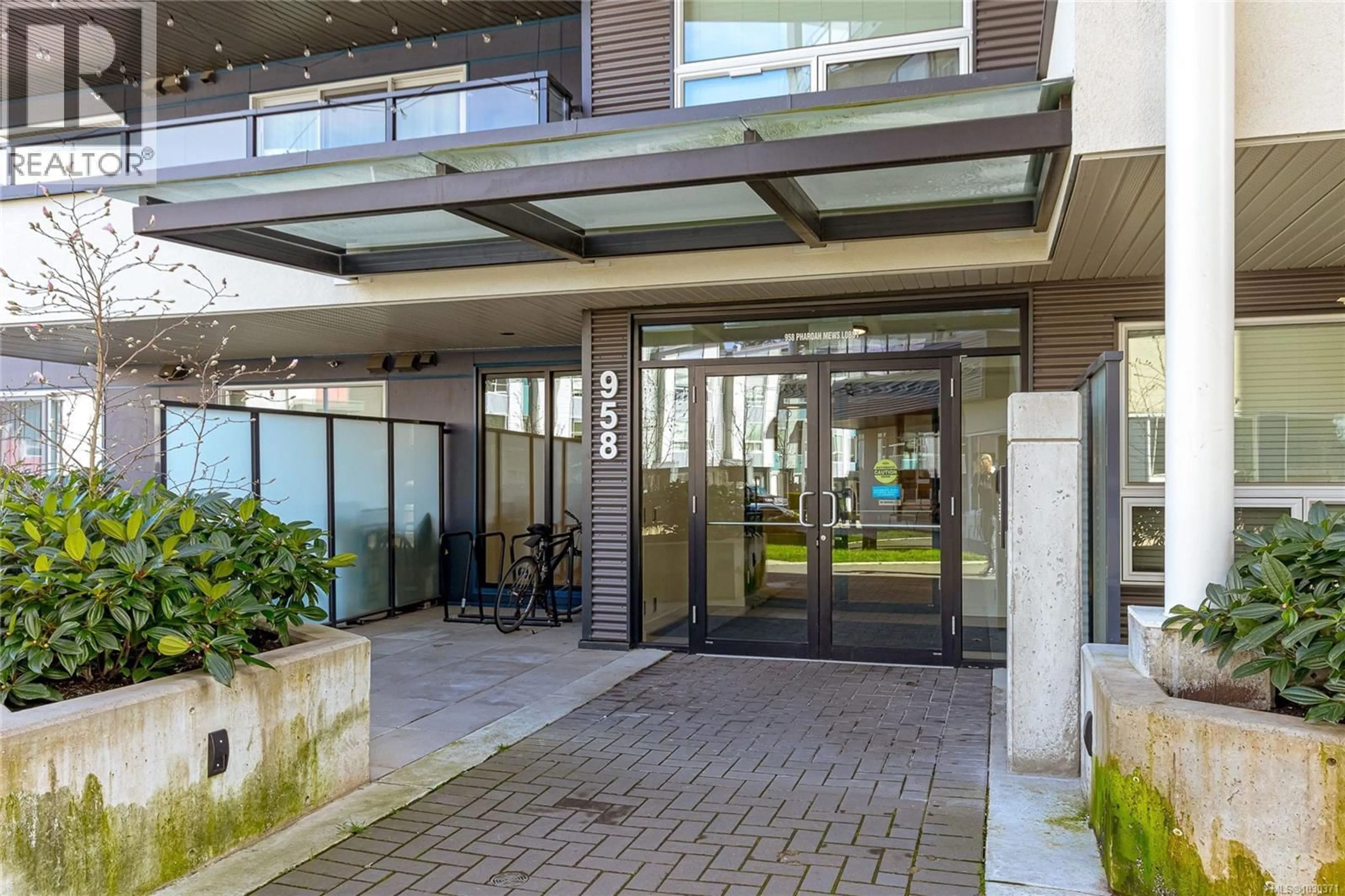 Indoor foyer for 403 - 958 PHAROAH MEWS, Langford British Columbia V9B7A1