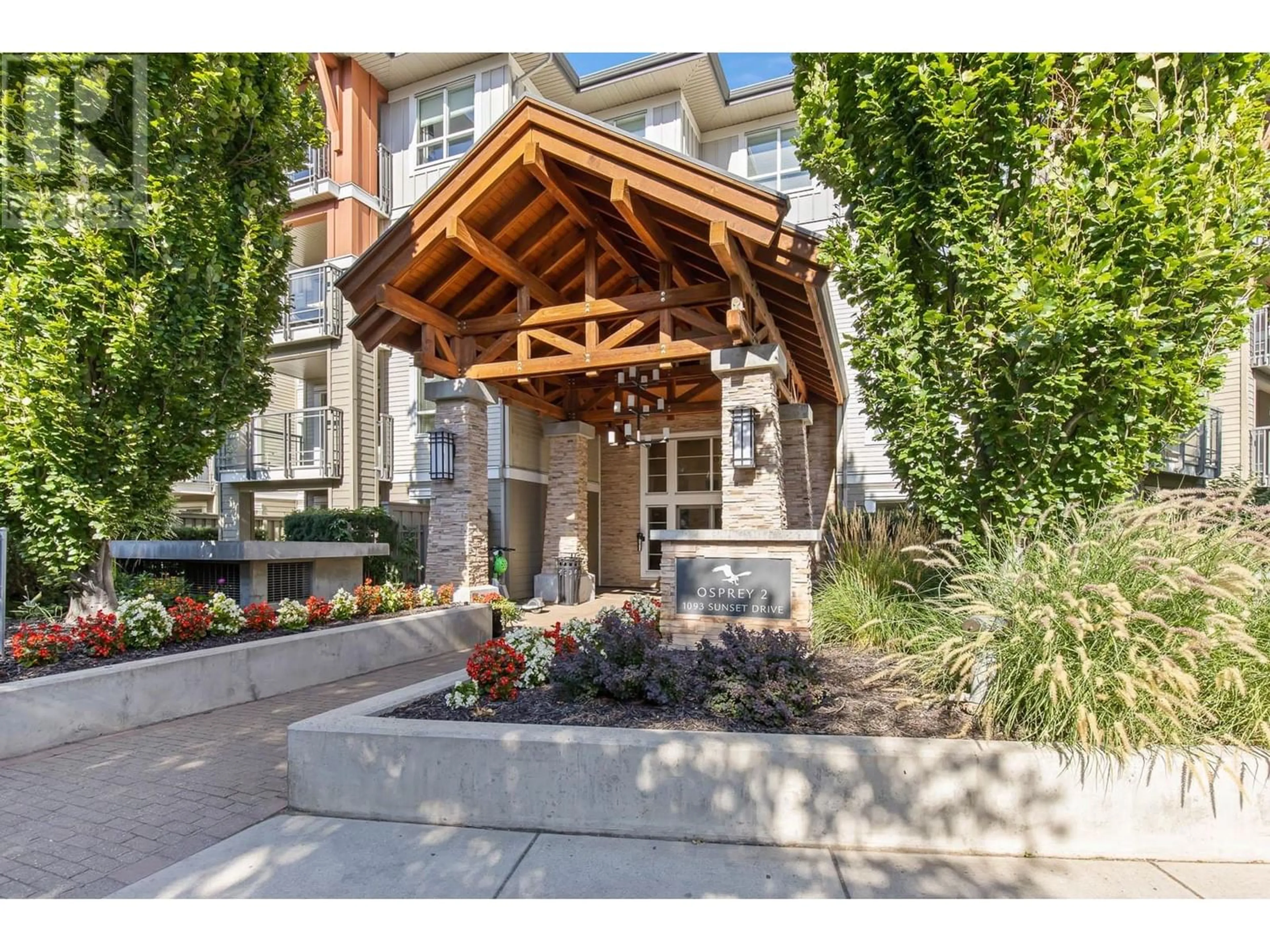 Indoor entryway for 1093 Sunset Drive Unit# 310, Kelowna British Columbia V1Y9Z4