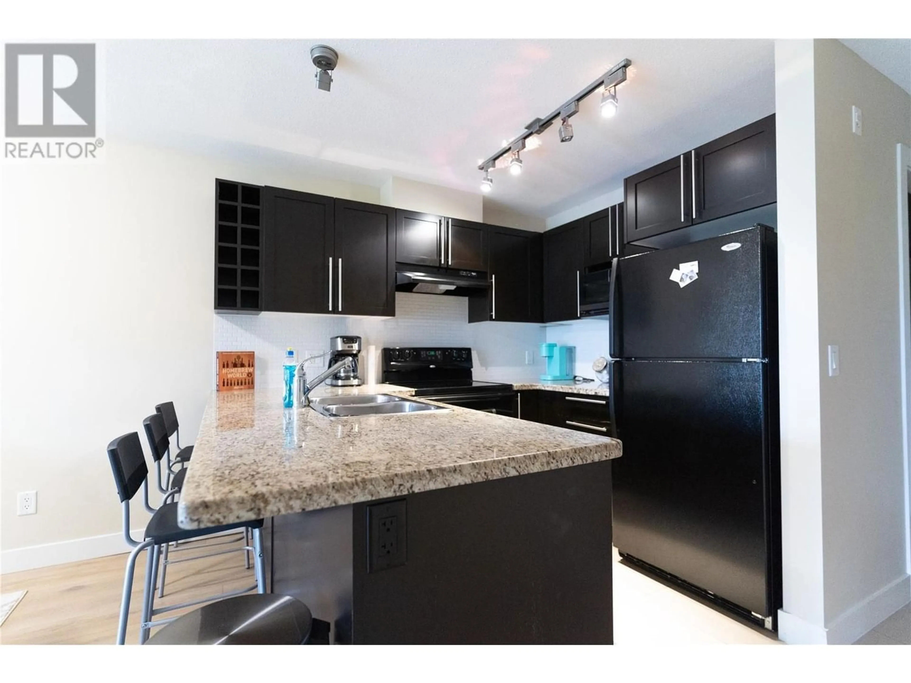 Standard kitchen for 1093 Sunset Drive Unit# 310, Kelowna British Columbia V1Y9Z4