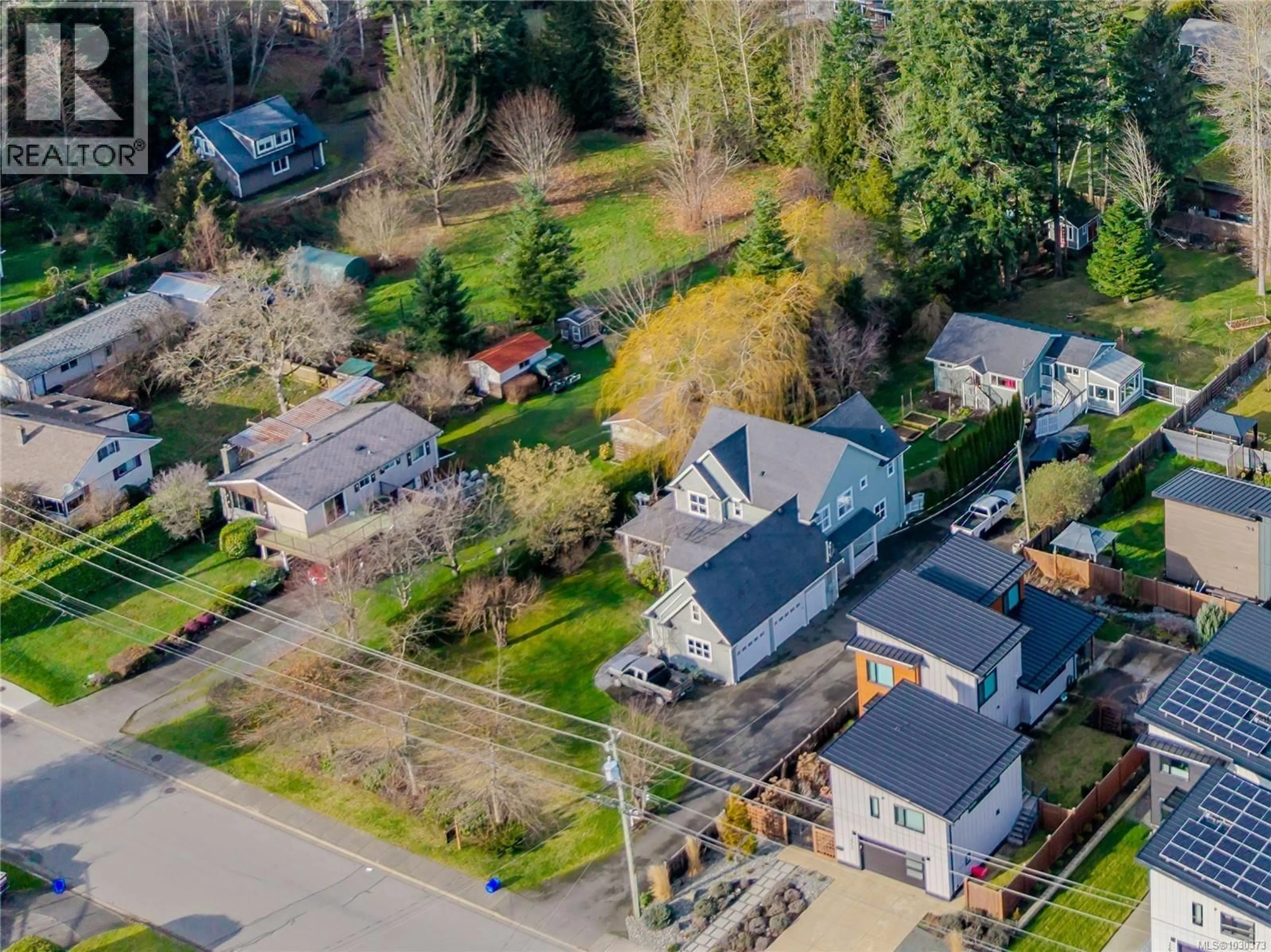 A pic from outside/outdoor area/front of a property/back of a property/a pic from drone, street for 288 TWILLINGATE ROAD, Campbell River British Columbia V9W1V2