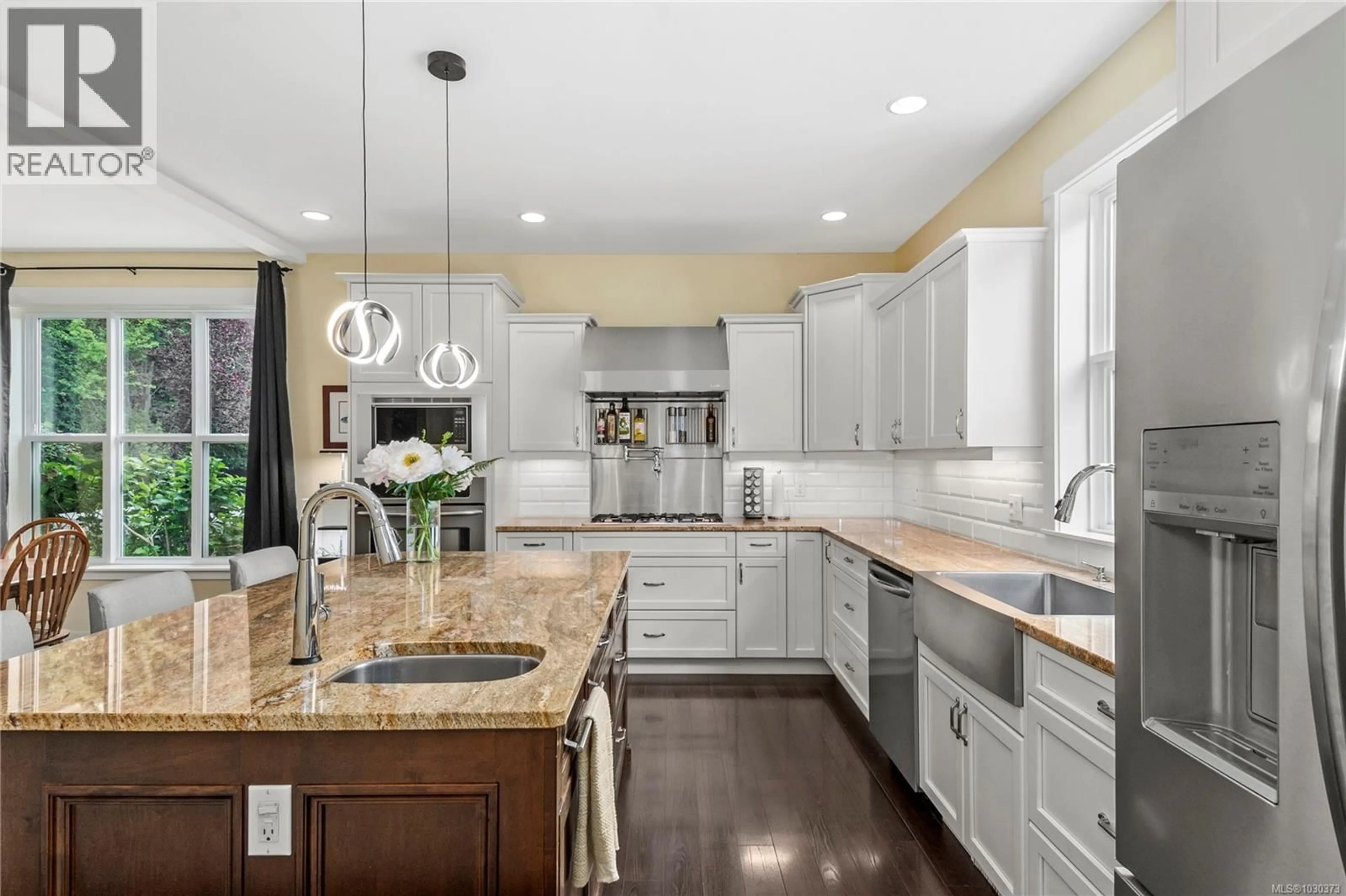 Open concept kitchen, ceramic/tile floor for 288 TWILLINGATE ROAD, Campbell River British Columbia V9W1V2