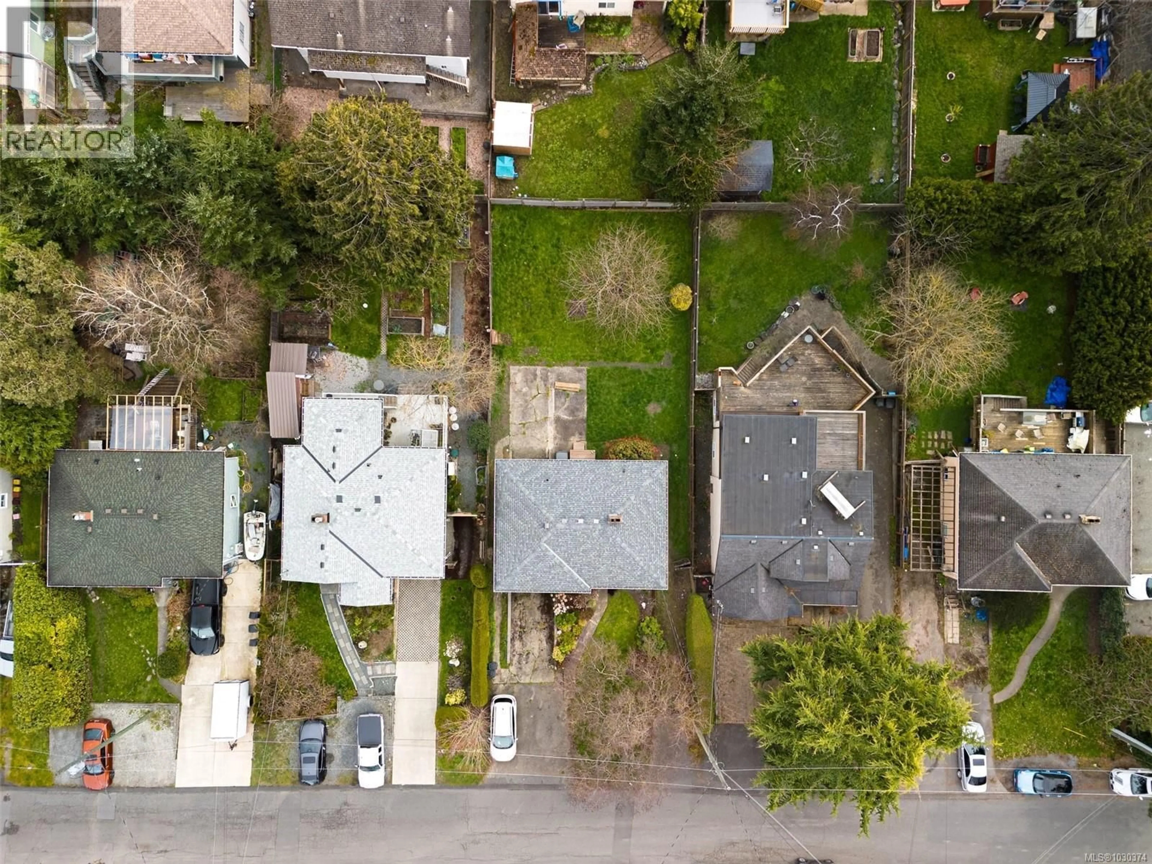 A pic from outside/outdoor area/front of a property/back of a property/a pic from drone, street for 2935 WASCANA STREET, Saanich British Columbia V9A1V6