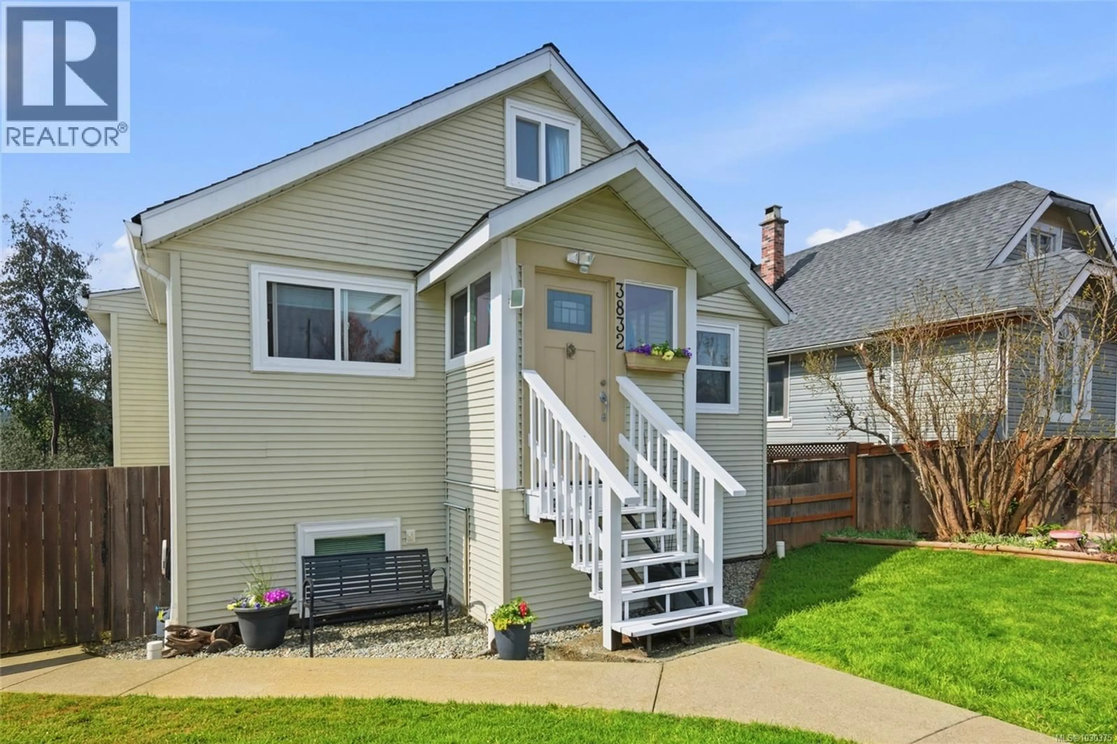 Home with vinyl exterior material, street for 3832 7TH AVENUE, Port Alberni British Columbia V9Y4P2