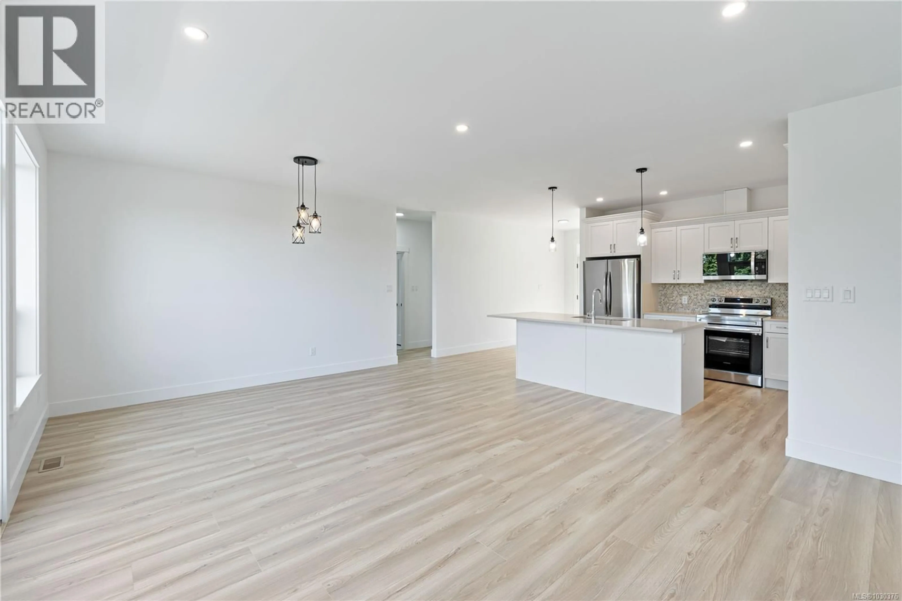 Open concept kitchen, wood/laminate floor for 3077 HILLVIEW ROAD, Lantzville British Columbia V0R2H0