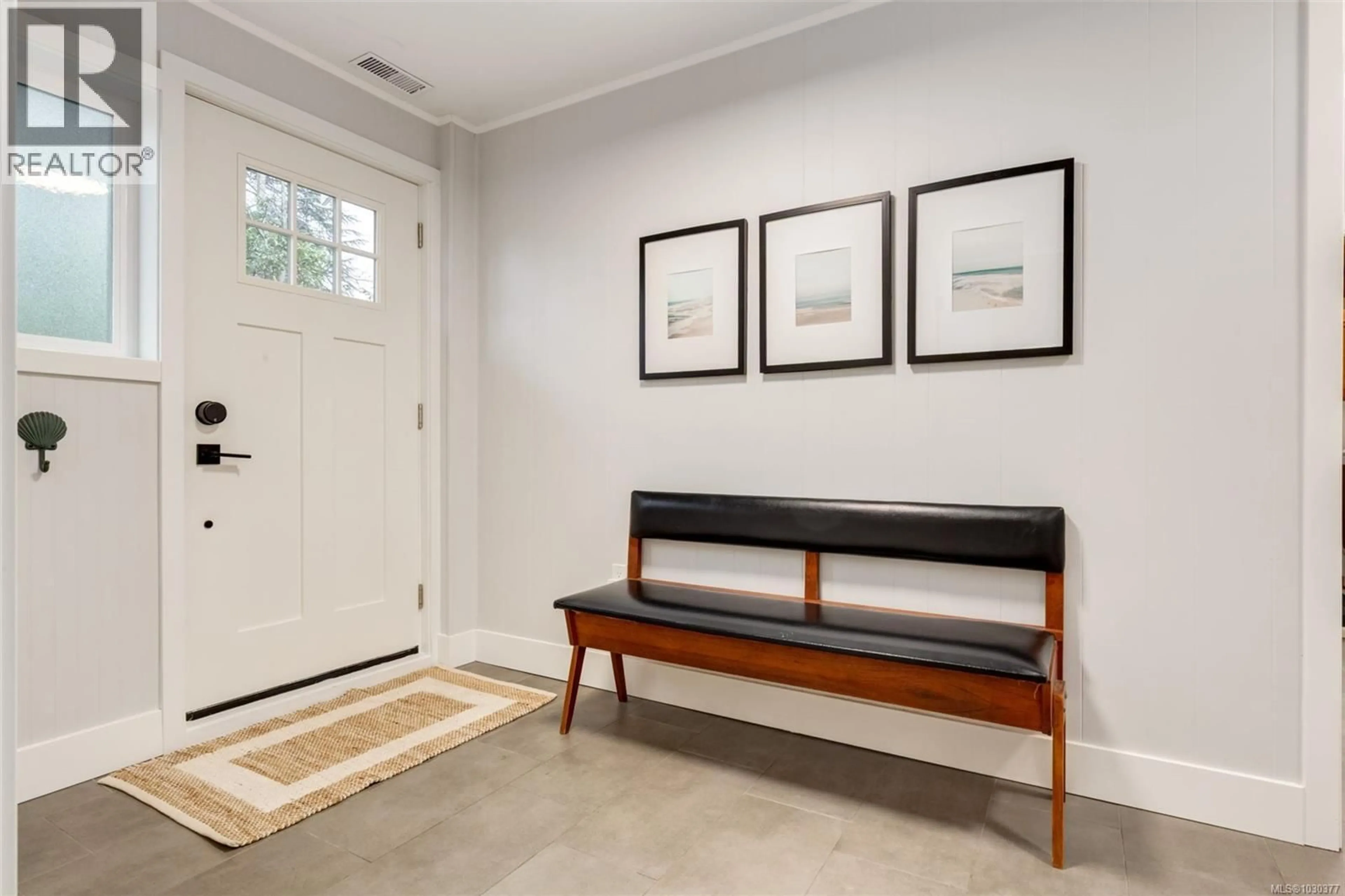 Indoor entryway for 2445 HOLYROOD DRIVE, Nanaimo British Columbia V9S4K7