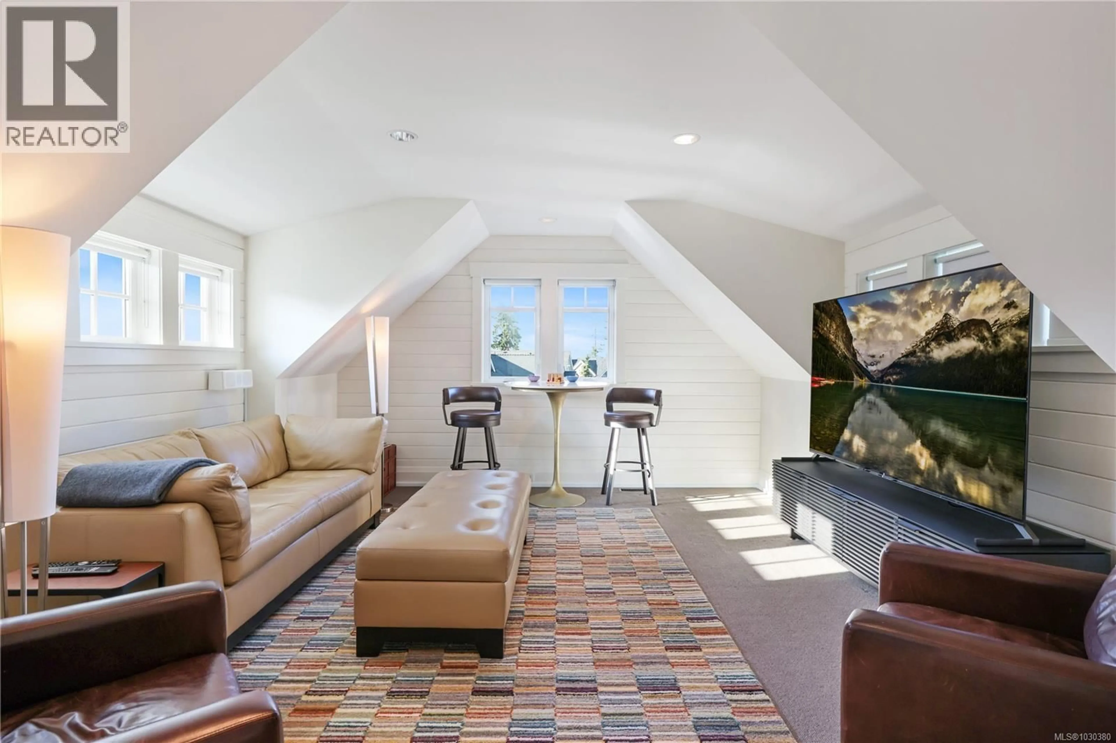 Living room with furniture, unknown for 992 BLUFFS DRIVE, Qualicum Beach British Columbia V9K0A2