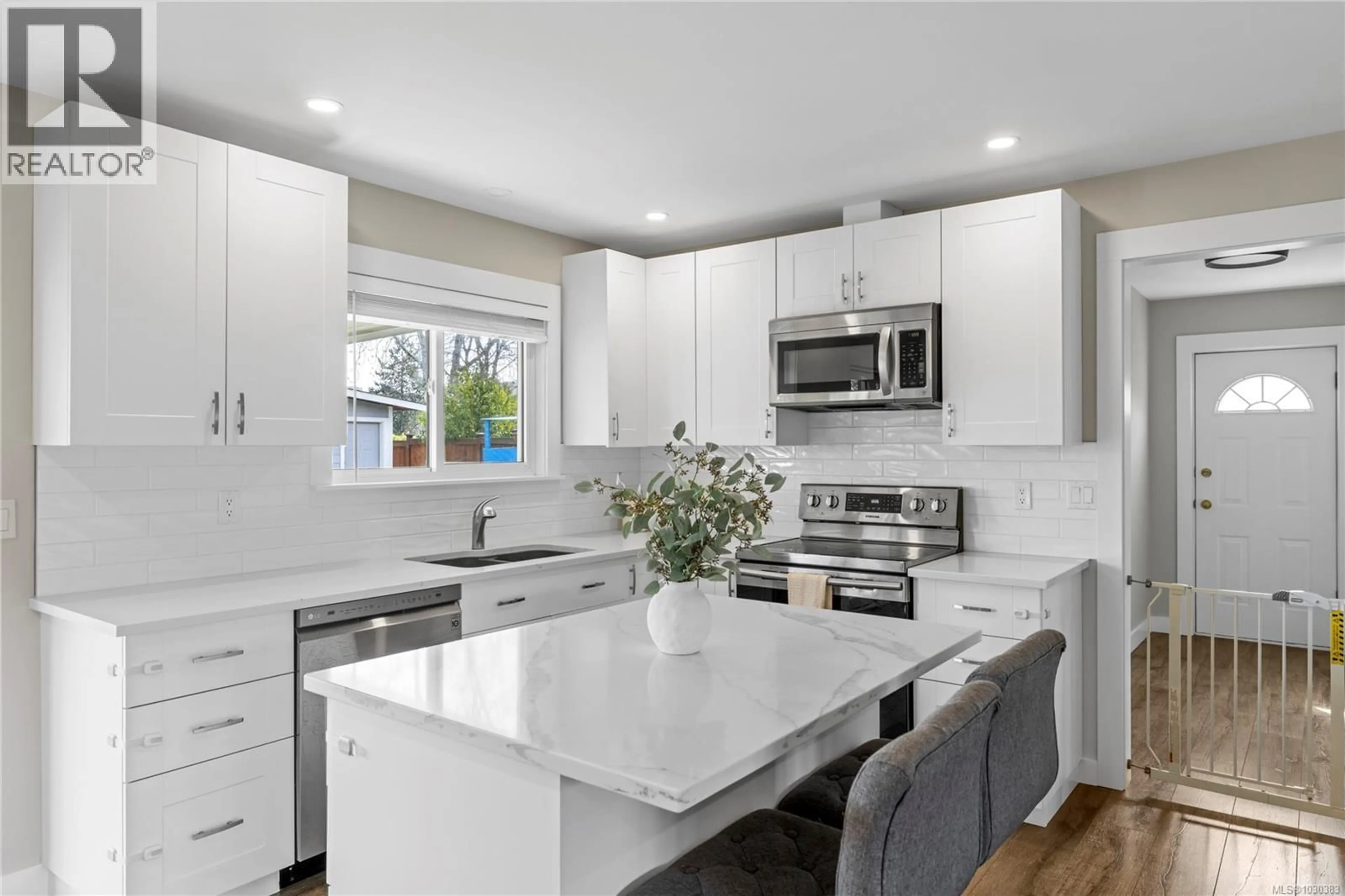 Open concept kitchen, ceramic/tile floor for 246 CEDAR STREET, Parksville British Columbia V9P1J1