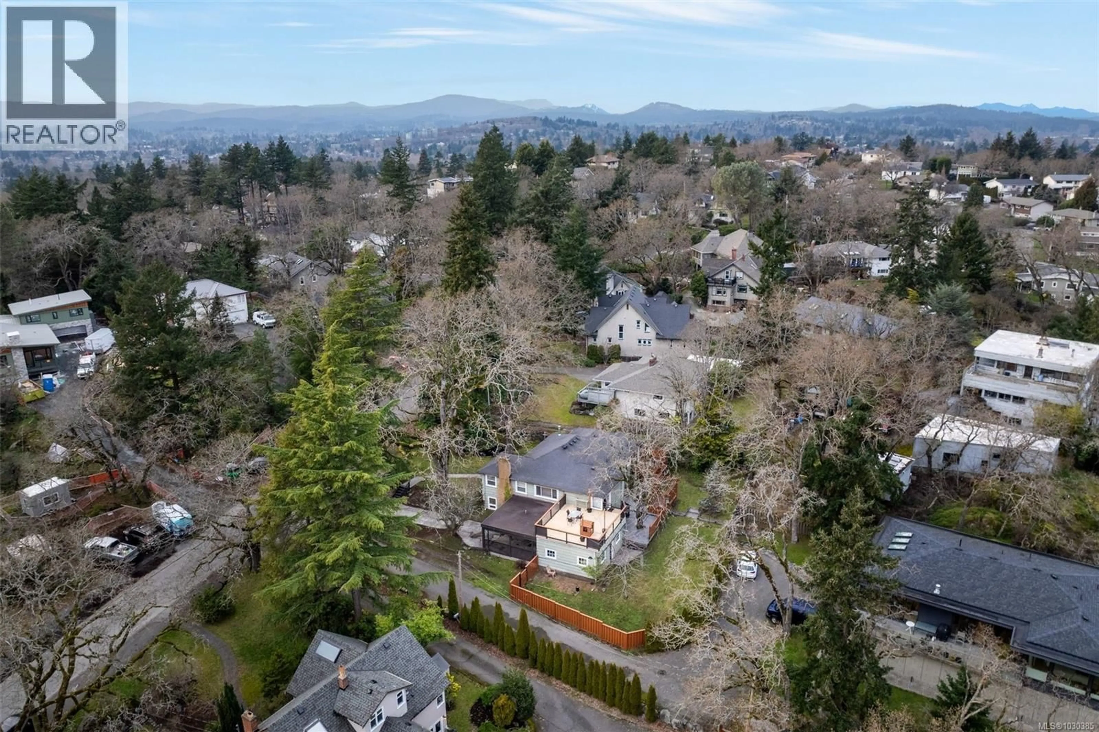A pic from outside/outdoor area/front of a property/back of a property/a pic from drone, mountain view for 3511 SALSBURY WAY, Saanich British Columbia V8P3K7