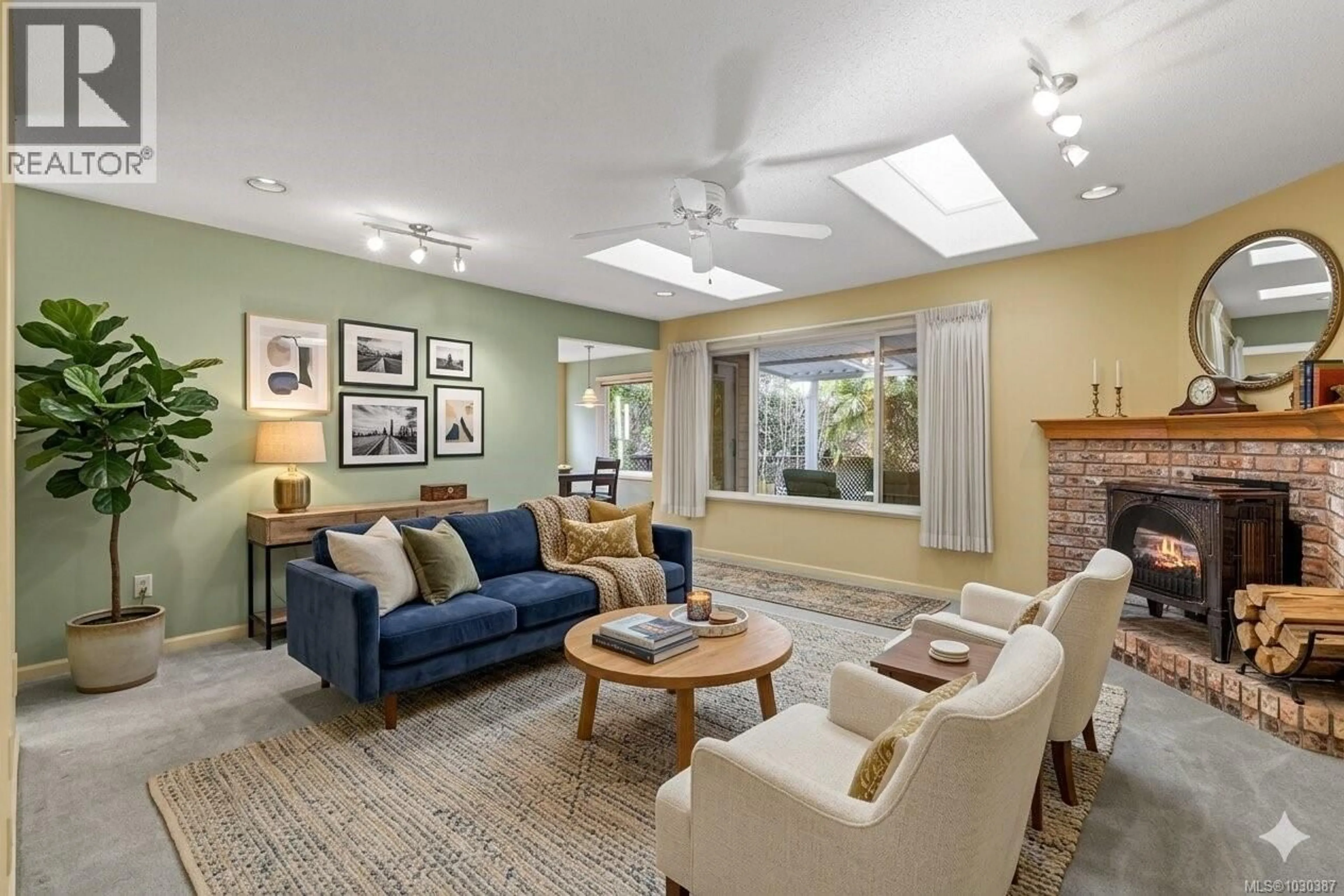 Living room with furniture, unknown for 440 QUATNA ROAD, Qualicum Beach British Columbia V9K1B5