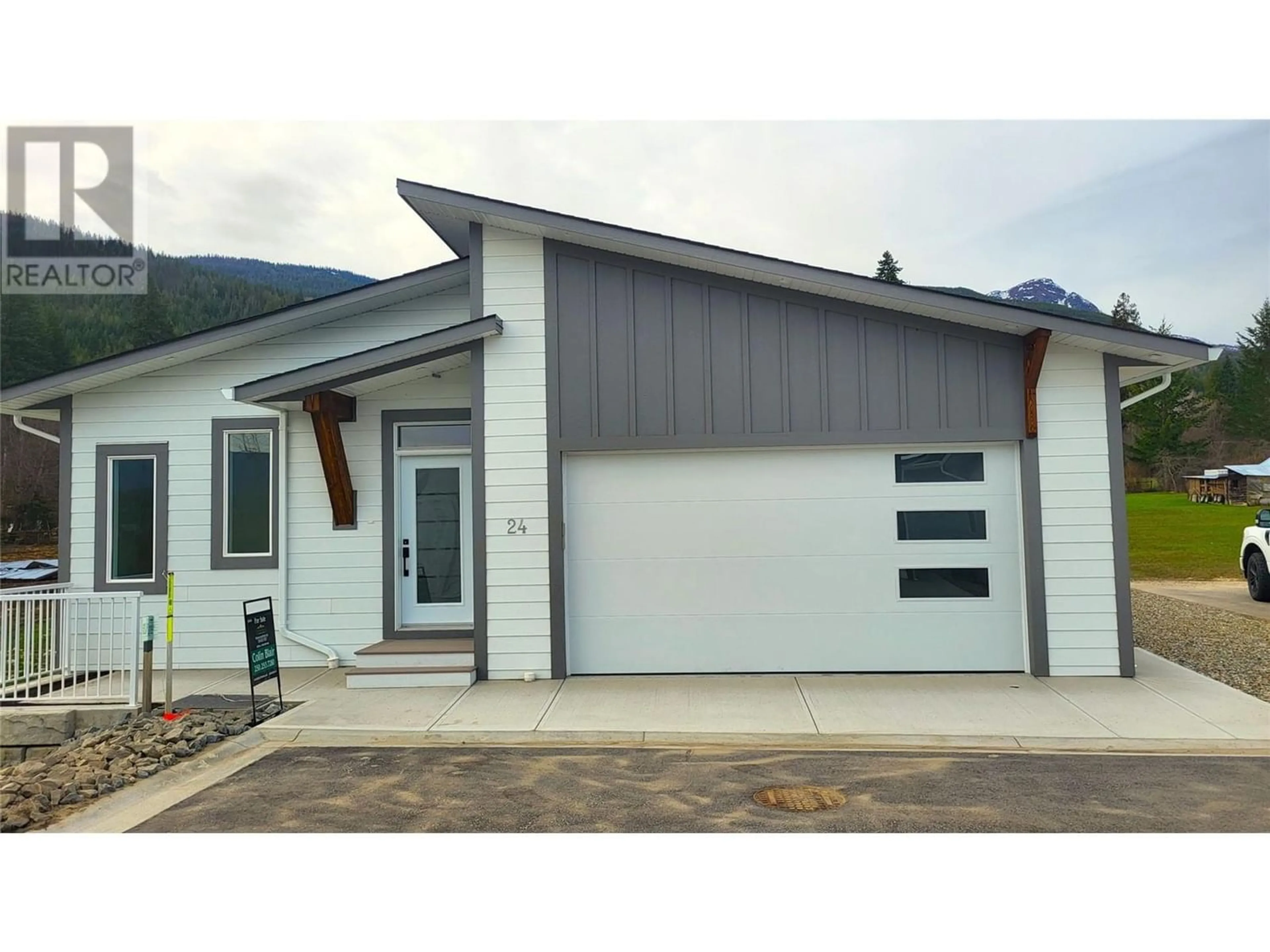 Home with vinyl exterior material, unknown for 1840 10 Street SW Unit# 24, Salmon Arm British Columbia V1E1Z7