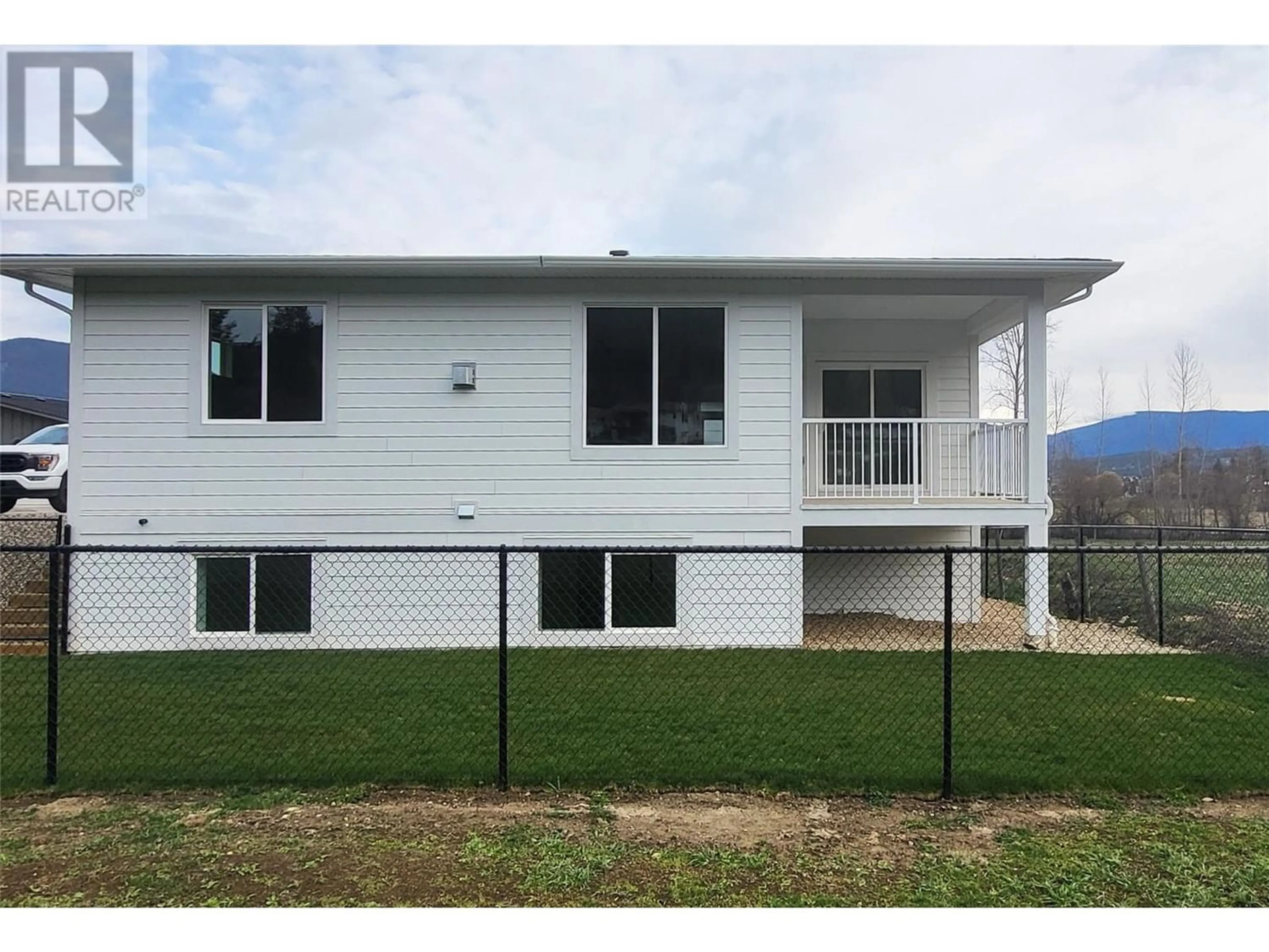 Home with vinyl exterior material, mountain view for 1840 10 Street SW Unit# 24, Salmon Arm British Columbia V1E1Z7