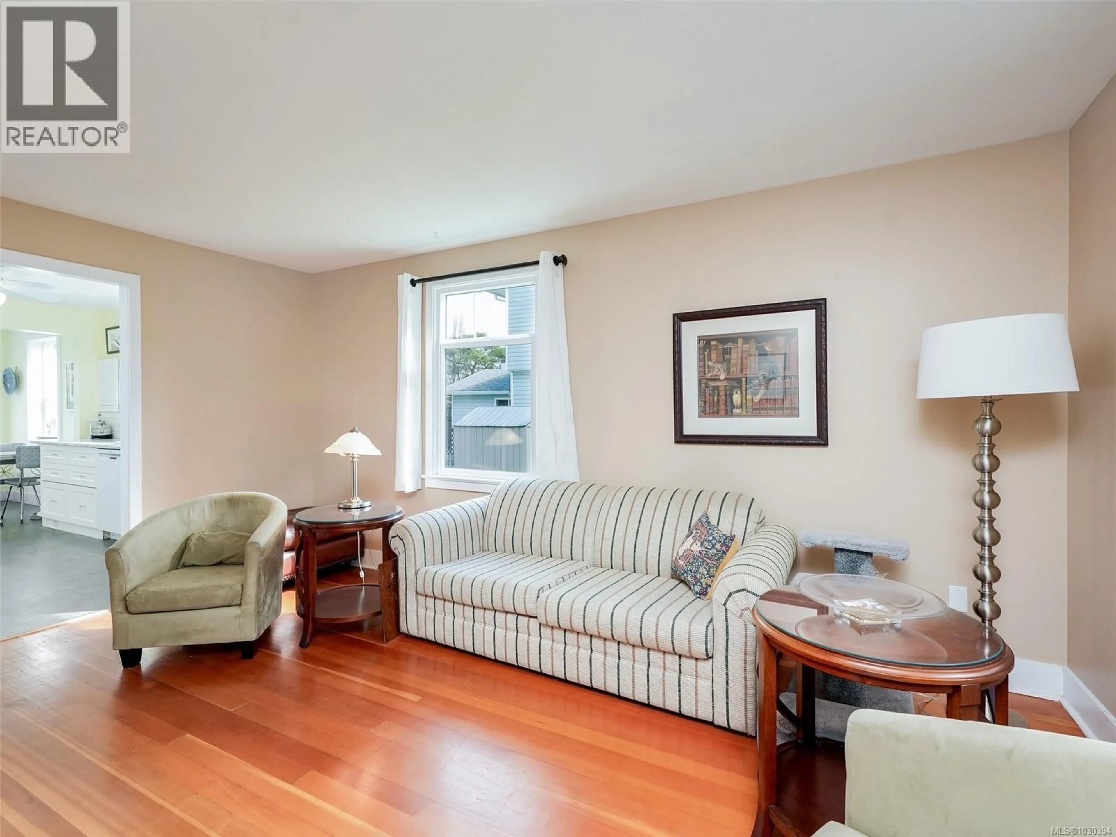 Living room with furniture, wood/laminate floor for 1064 COLVILLE ROAD, Esquimalt British Columbia V9A4P7