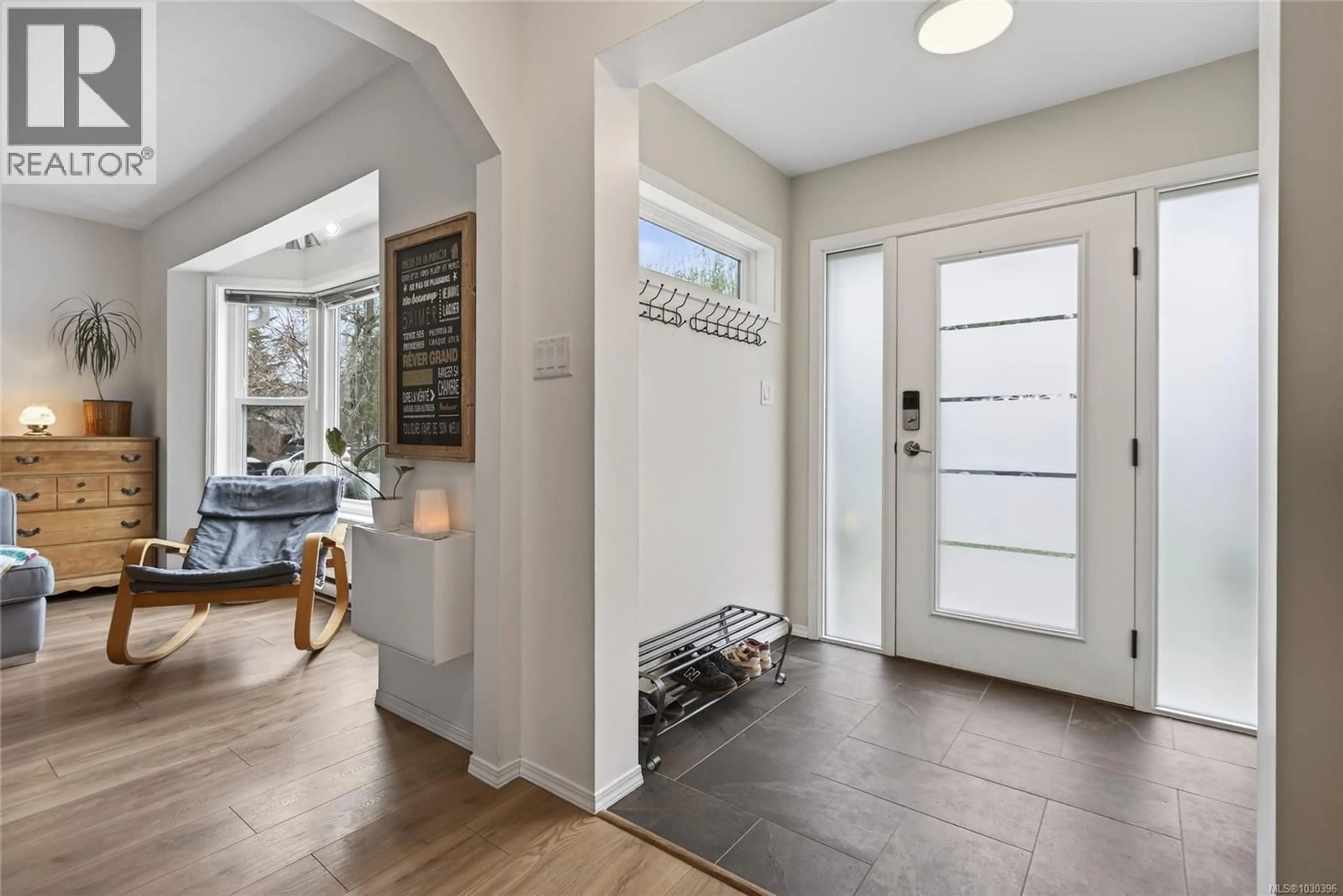 Indoor entryway for 1623 HOBSON AVENUE, Courtenay British Columbia V9N8S3