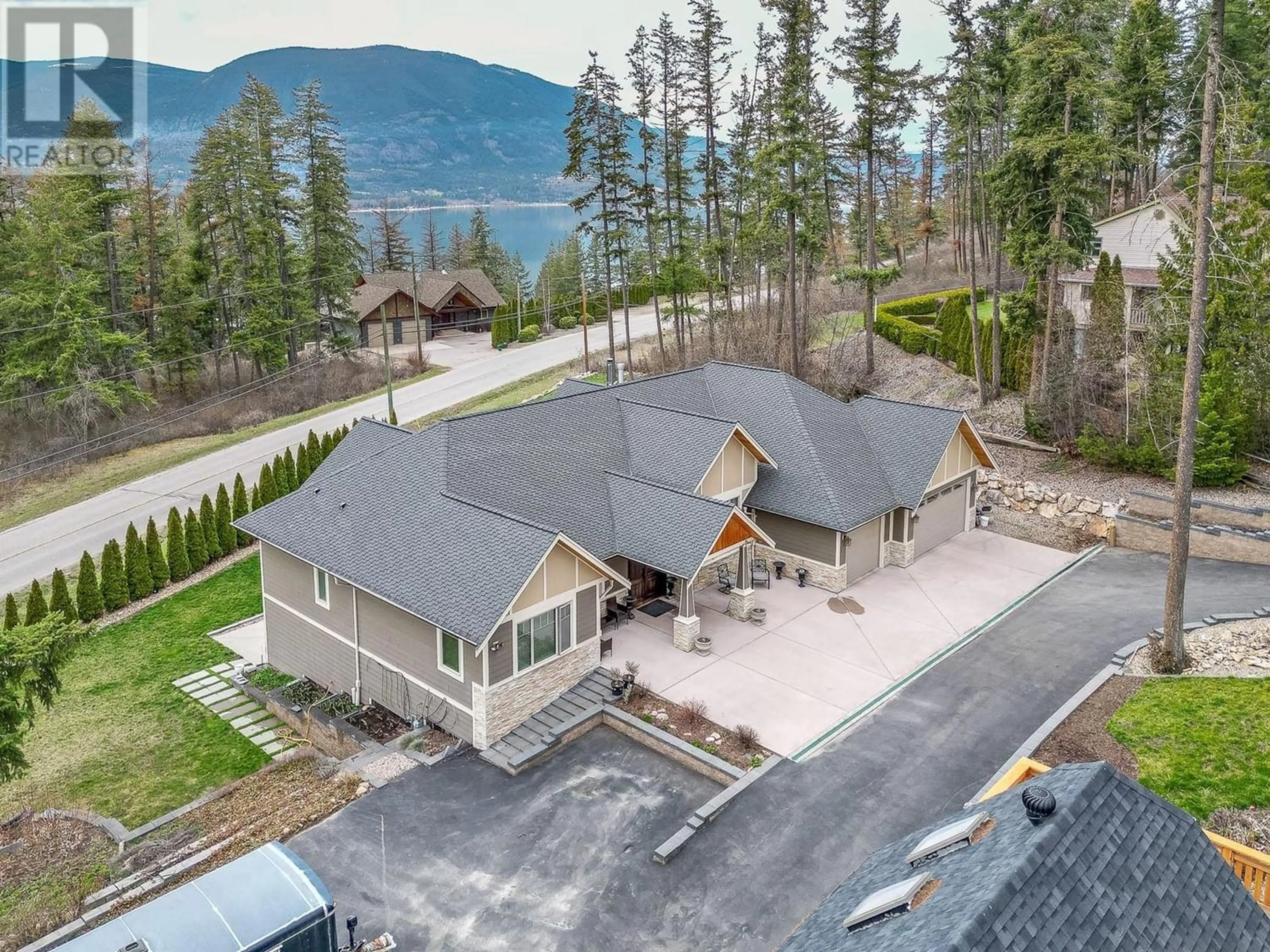 Frontside or backside of a home, cottage for 3131 20 Street NE, Salmon Arm British Columbia V1E2G9