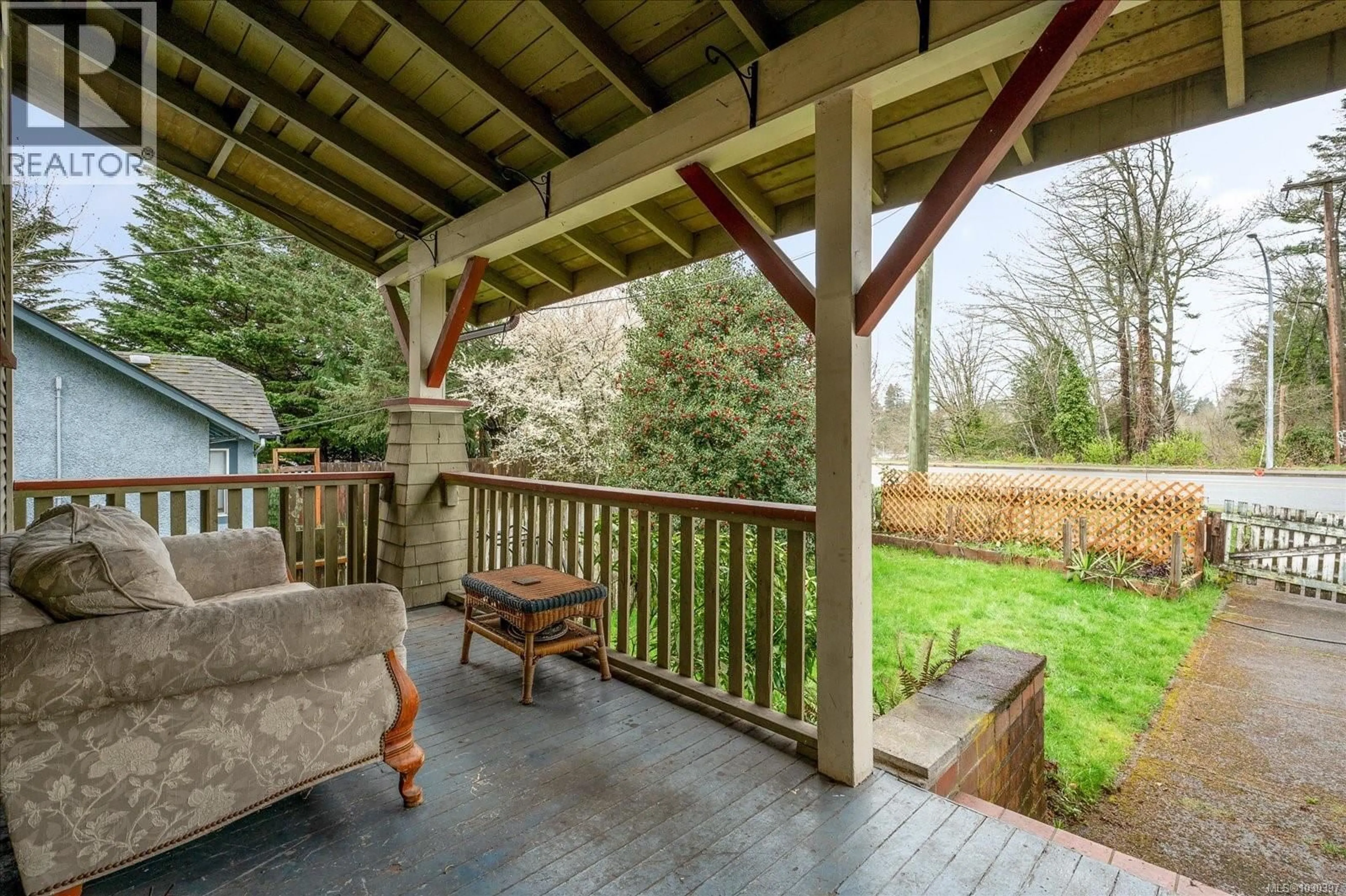 Patio, forest/trees view for 725 COMOX ROAD, Nanaimo British Columbia V9R3J5