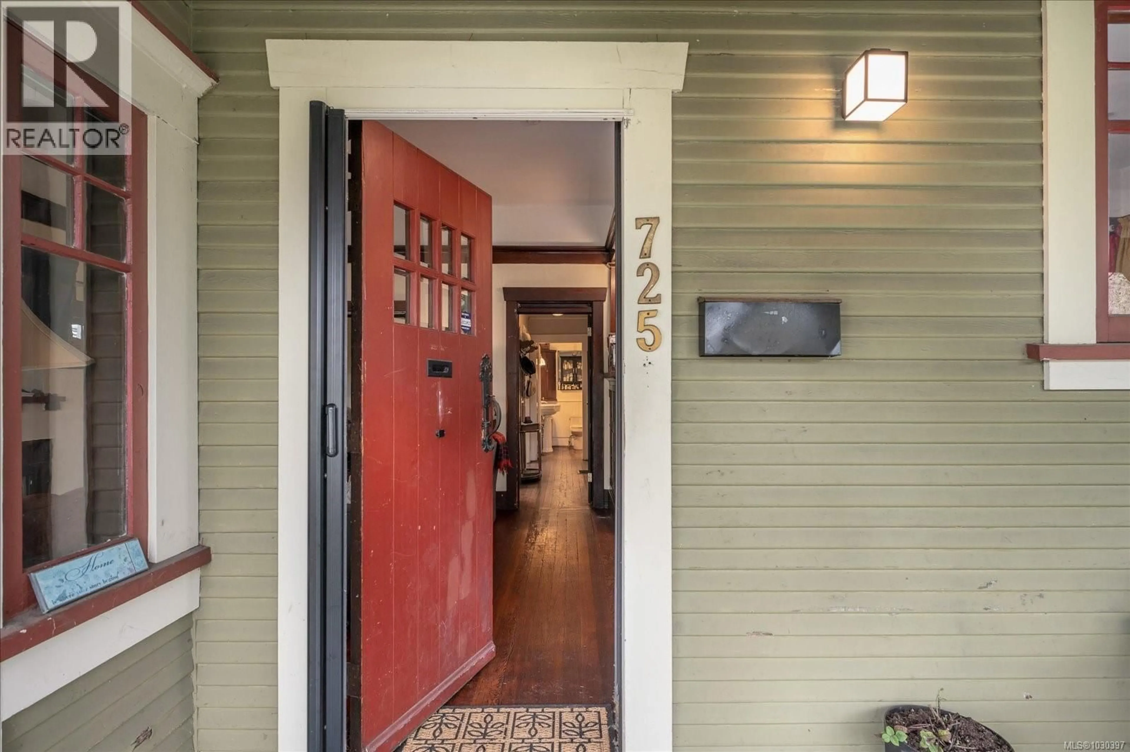 Indoor entryway for 725 COMOX ROAD, Nanaimo British Columbia V9R3J5