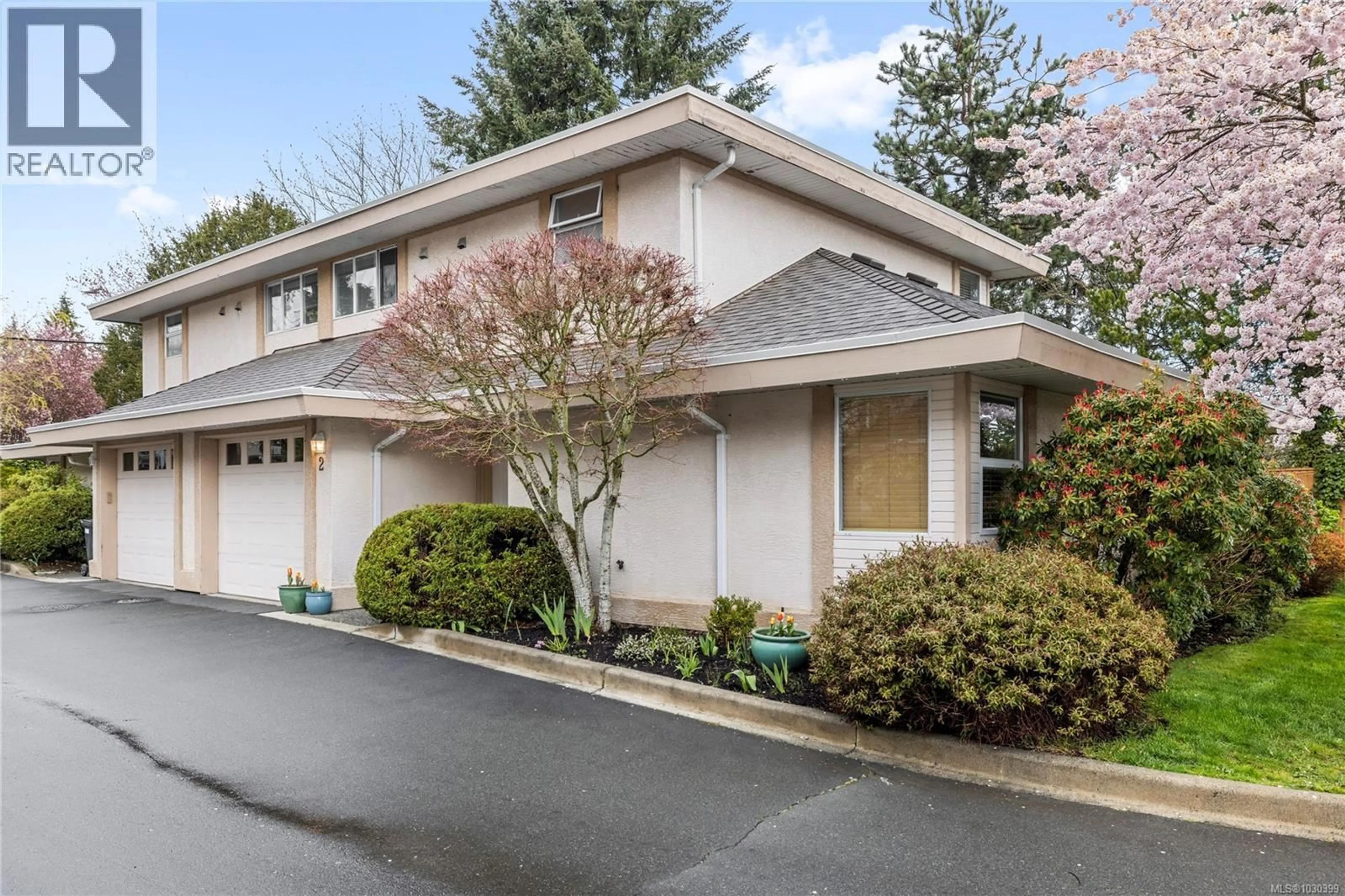 Home with vinyl exterior material, street for 2 - 290 CORFIELD STREET SOUTH, Parksville British Columbia V9P2G7