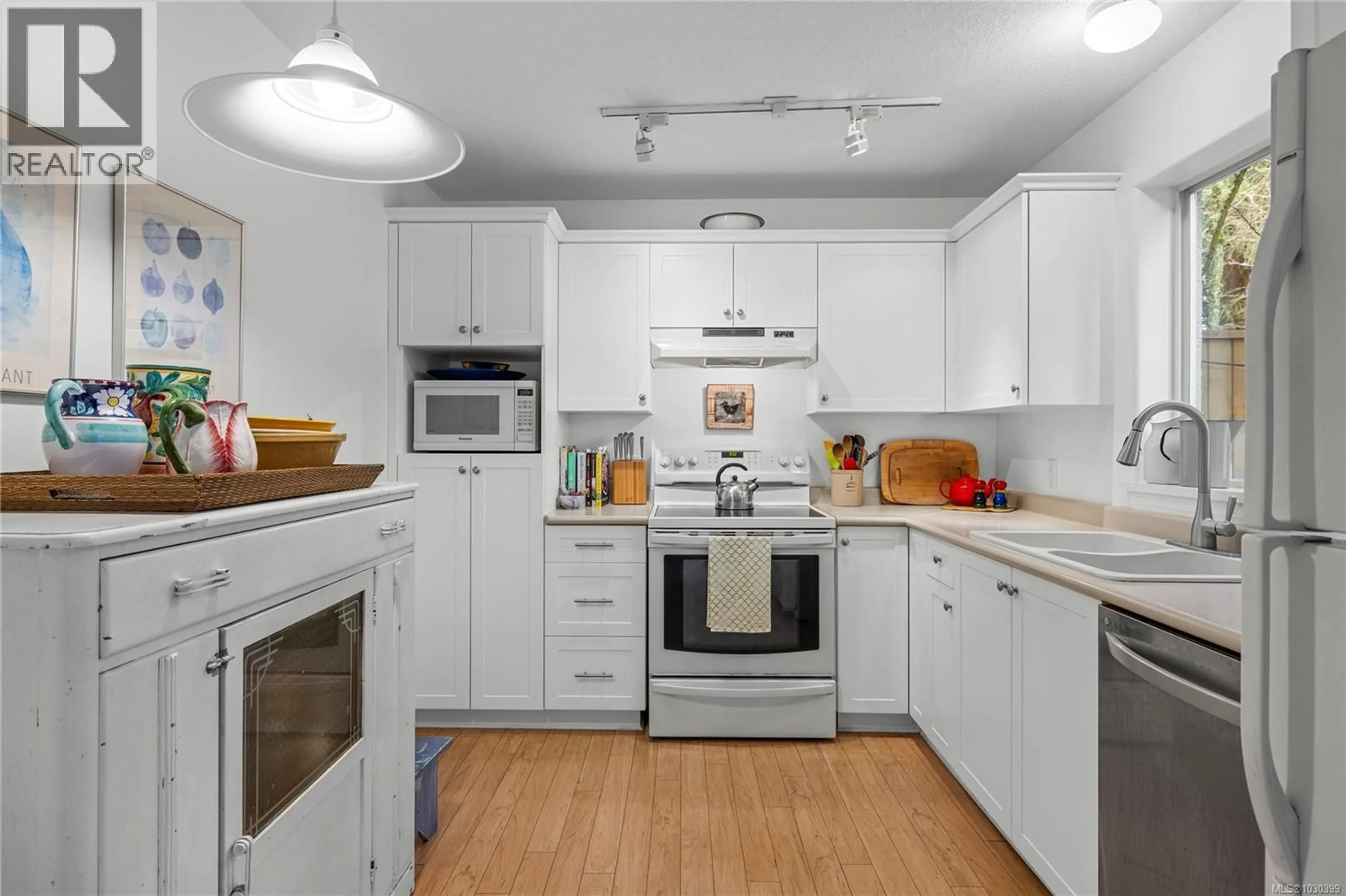 Standard kitchen, unknown for 2 - 290 CORFIELD STREET SOUTH, Parksville British Columbia V9P2G7