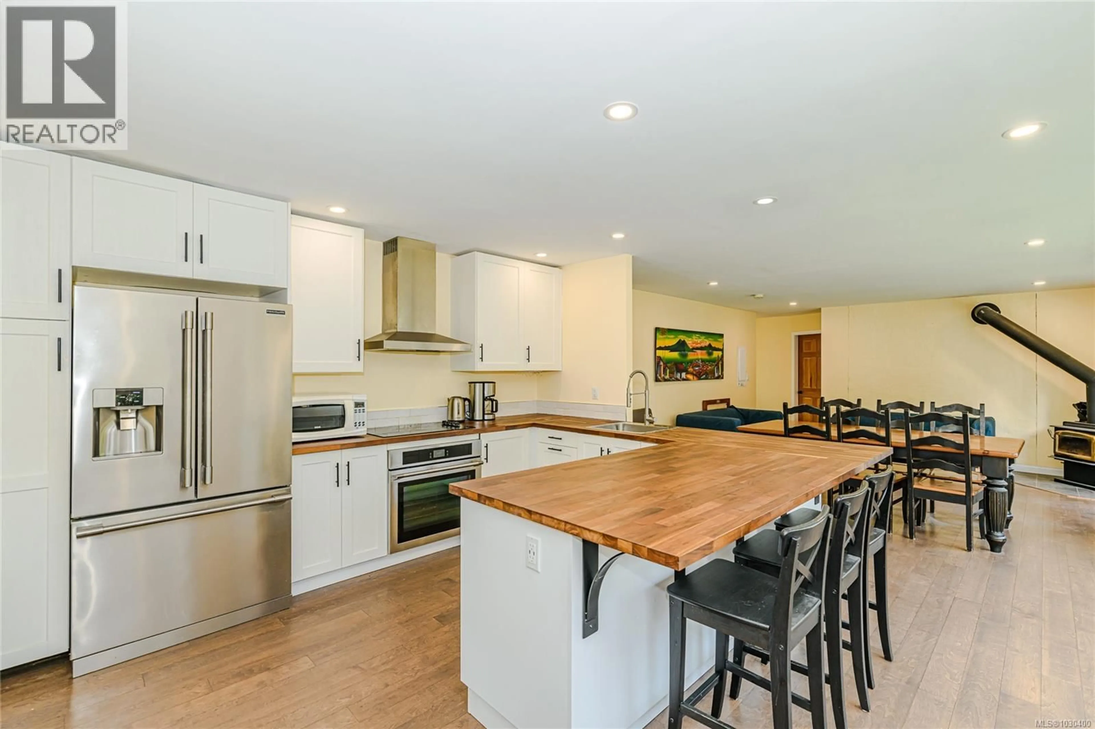 Open concept kitchen, wood/laminate floor for 821 FULFORD-GANGES ROAD, Salt Spring British Columbia V8K2G4