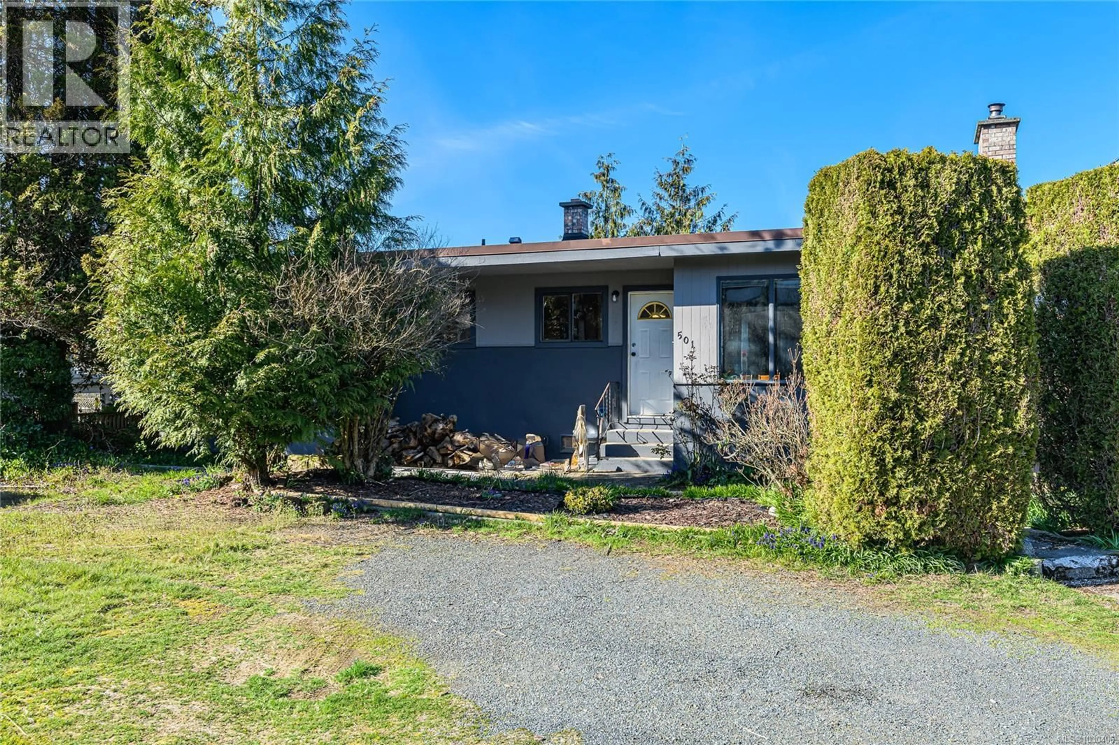 A pic from outside/outdoor area/front of a property/back of a property/a pic from drone, street for 501 DAVIS ROAD, Ladysmith British Columbia V9G1W1