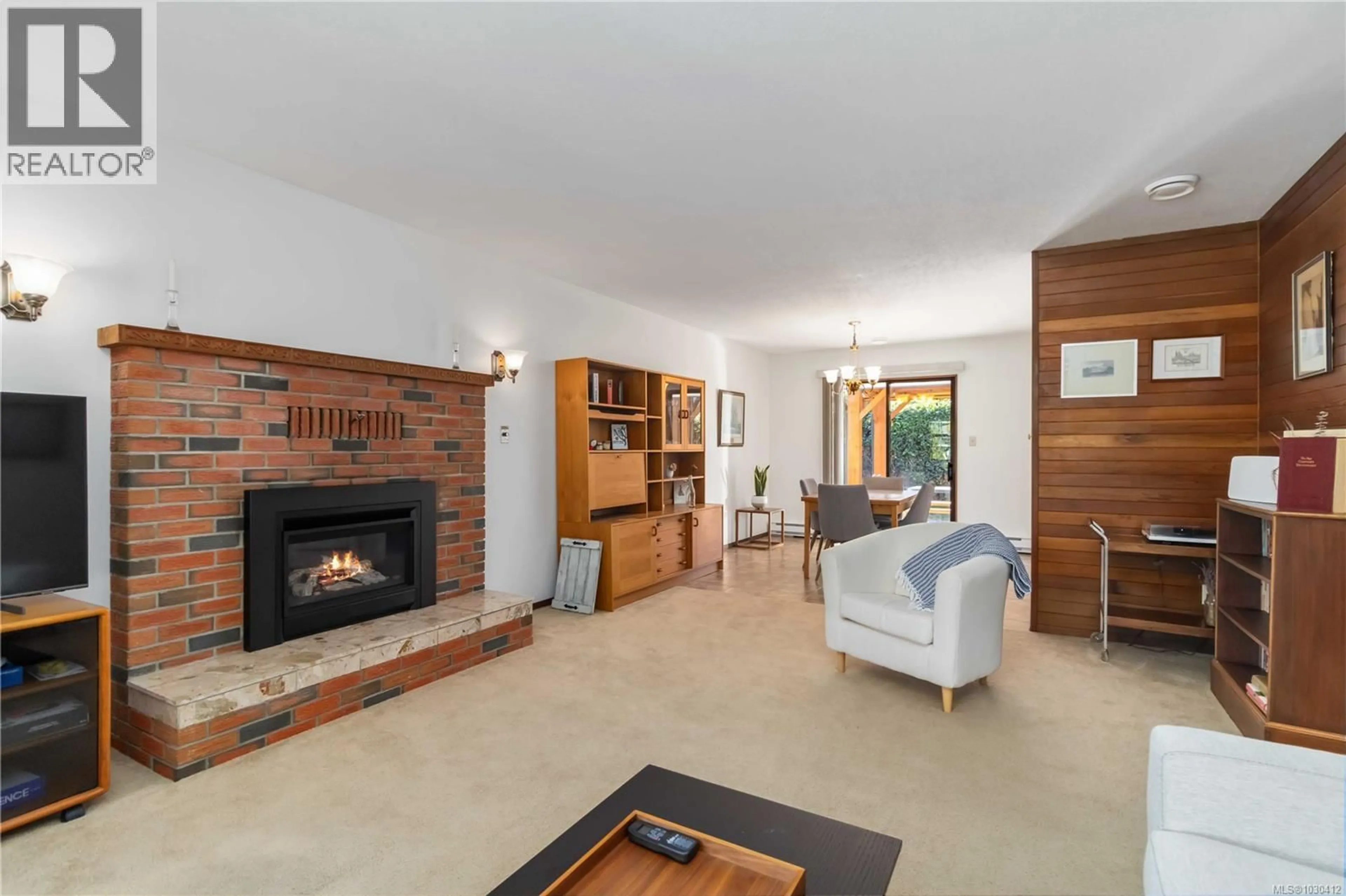 Living room with furniture, unknown for 711 MILLER AVENUE, Saanich British Columbia V8Z3C9