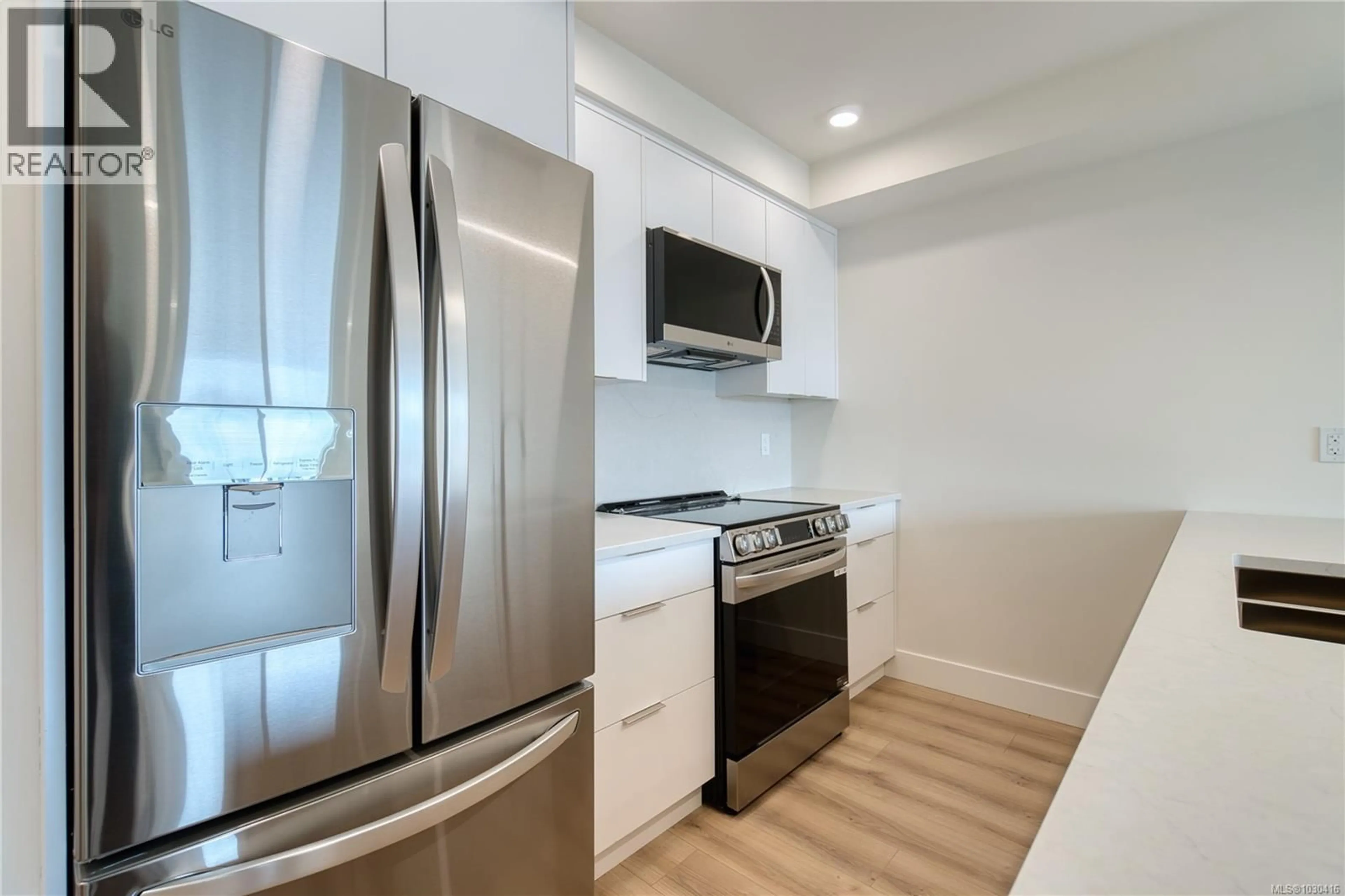 Standard kitchen, unknown for 404 - 45 HALIBURTON STREET, Nanaimo British Columbia V9R4V6