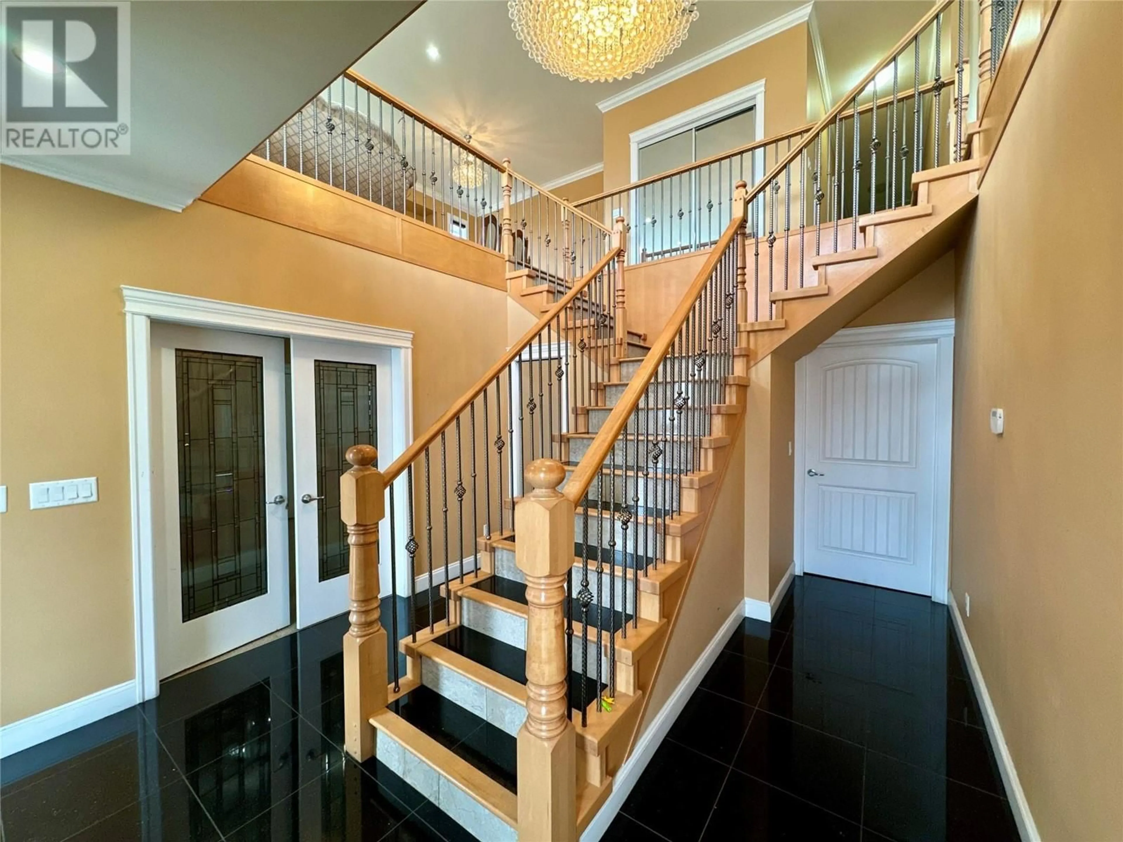 Indoor foyer for 5418 SNOWBRUSH STREET, Oliver British Columbia V0H1T1