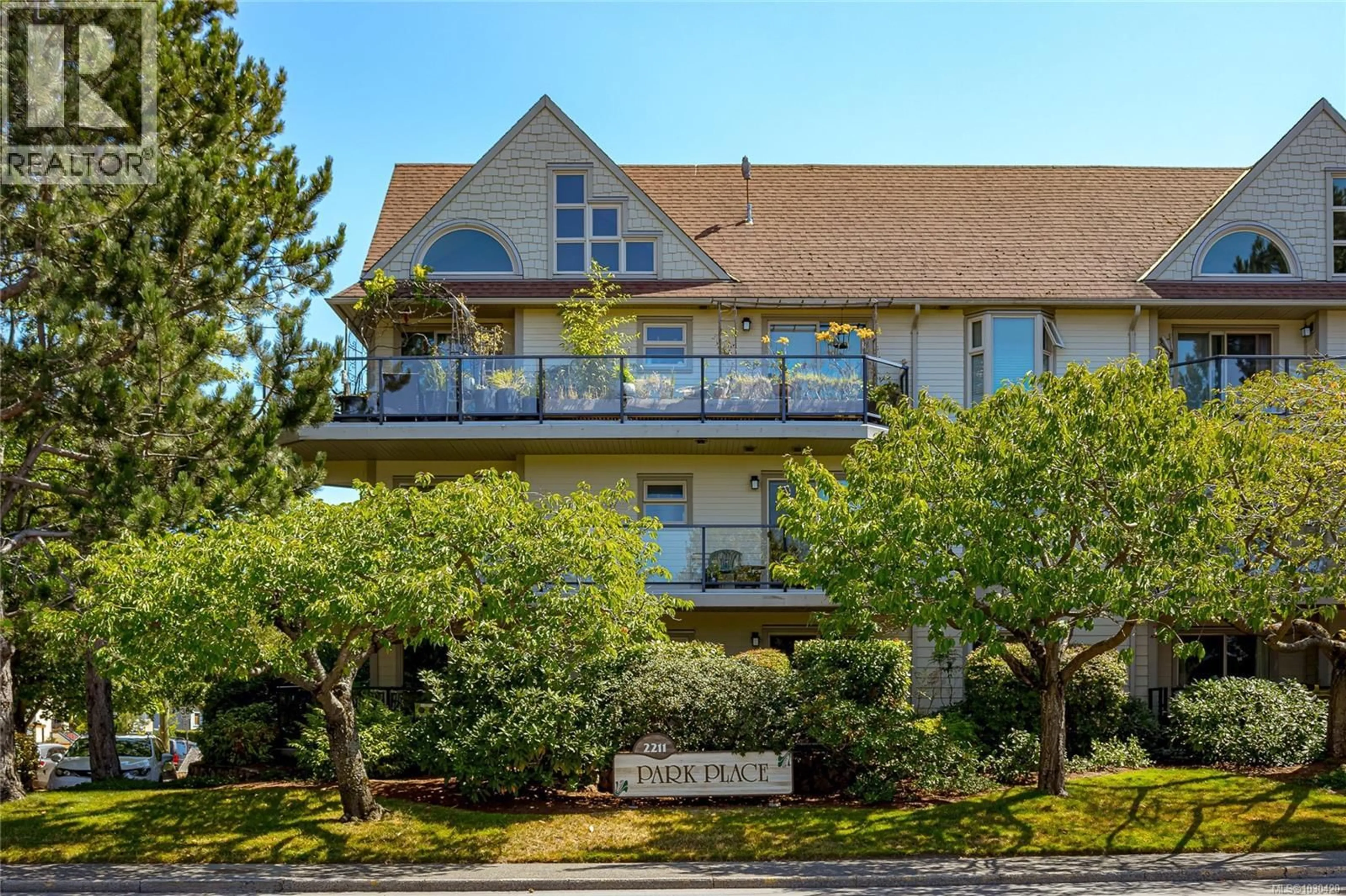 Unknown for 207 - 2211 SHELBOURNE STREET, Victoria British Columbia V8R4K9