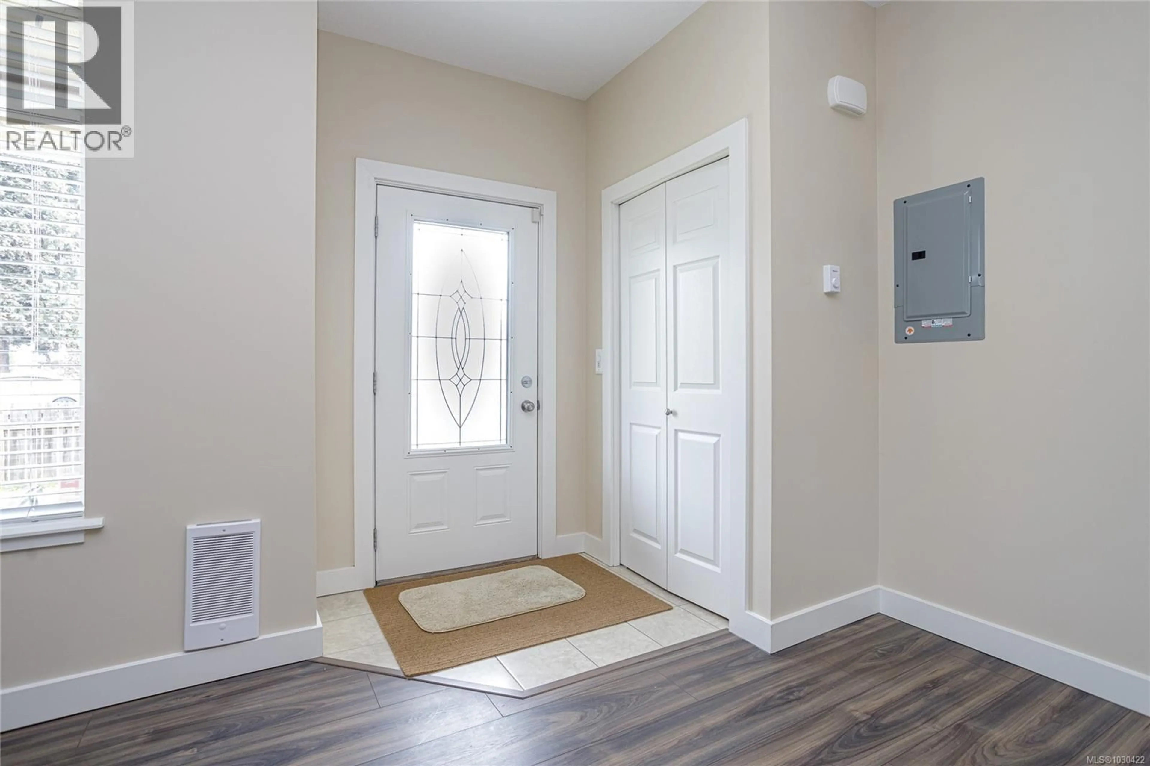 Indoor entryway for 144 VICTORIA ROAD, Nanaimo British Columbia V9R4P5