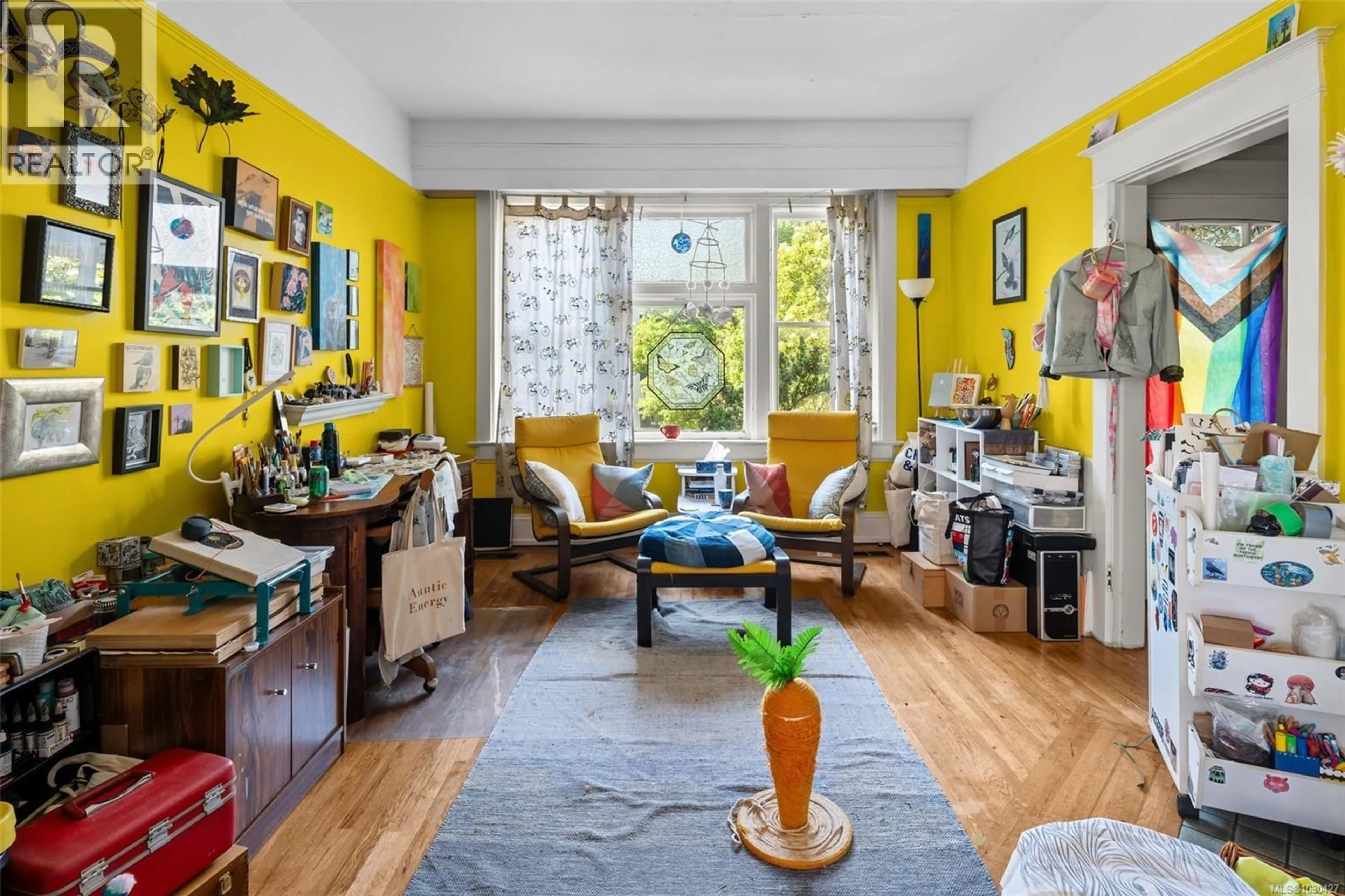 Living room with furniture, unknown for 2639 PRIOR STREET, Victoria British Columbia V8T3X7