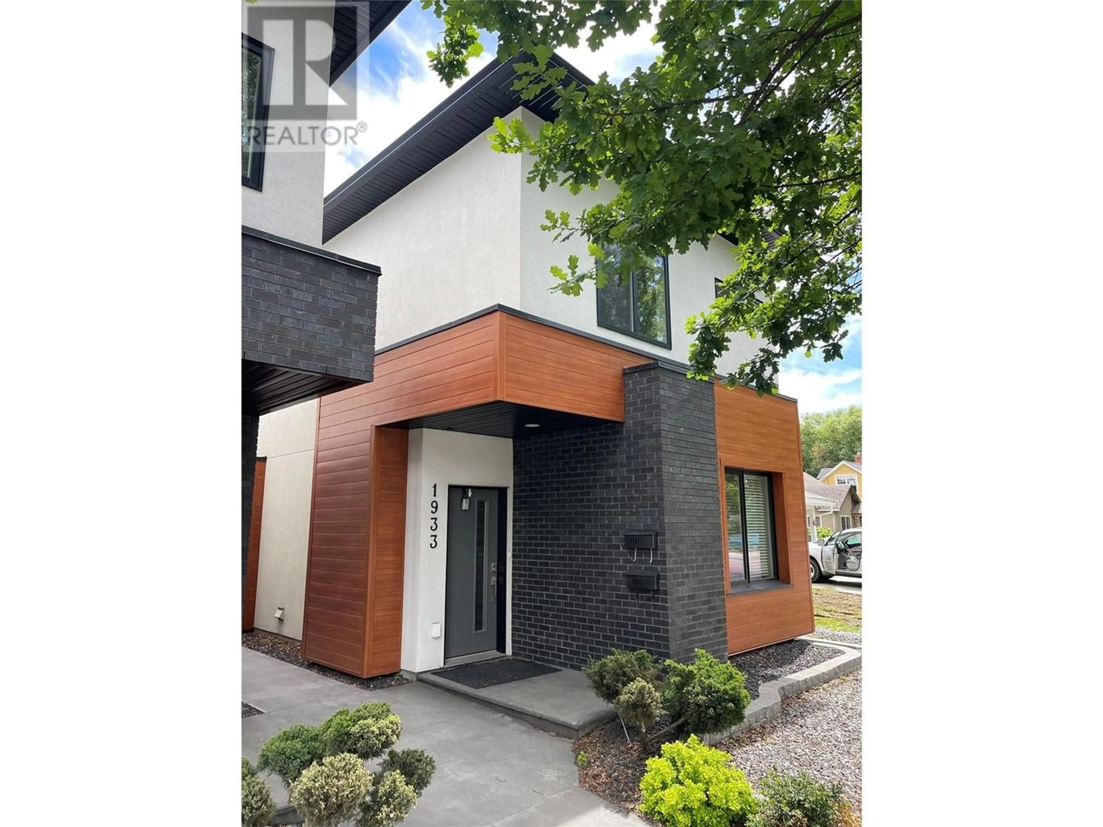 Home with brick exterior material for 1933 Ethel Street, Kelowna British Columbia V1Y2Z6