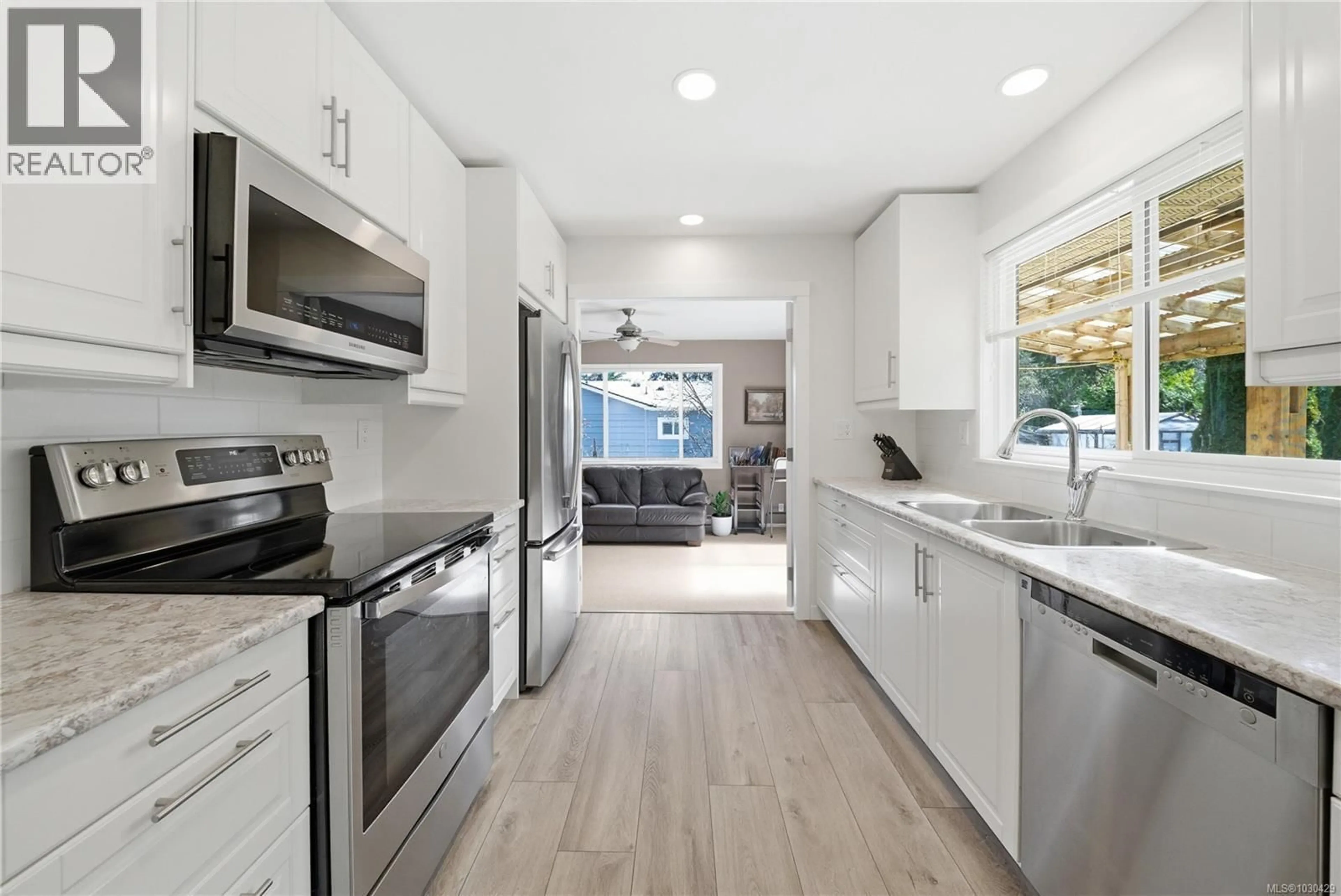 Open concept kitchen, ceramic/tile floor for 7493 ANDREA CRESCENT, Lantzville British Columbia V0R2H0