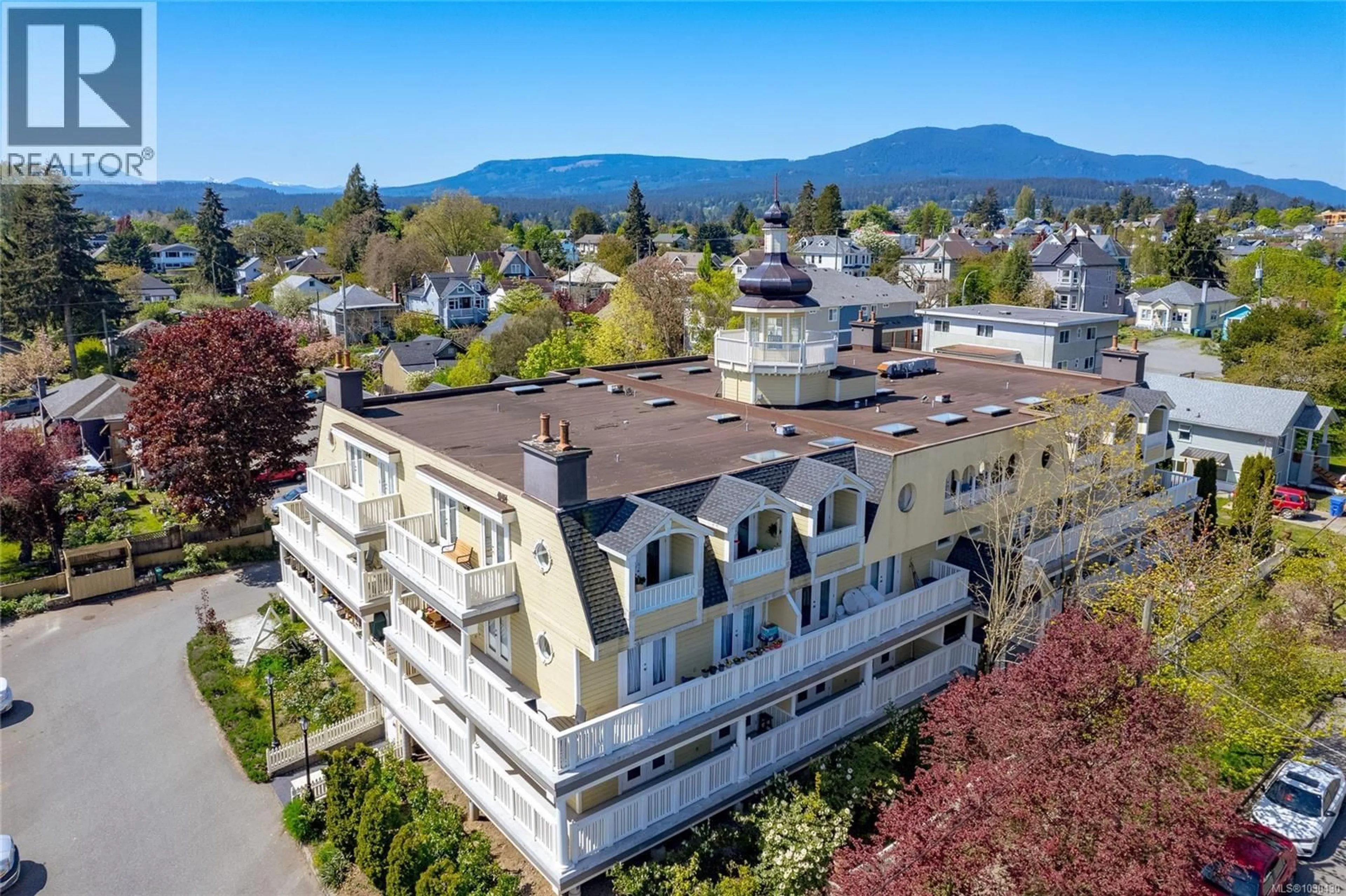 A pic from outside/outdoor area/front of a property/back of a property/a pic from drone, unknown for 402 - 645 SELBY STREET, Nanaimo British Columbia V9R2S2